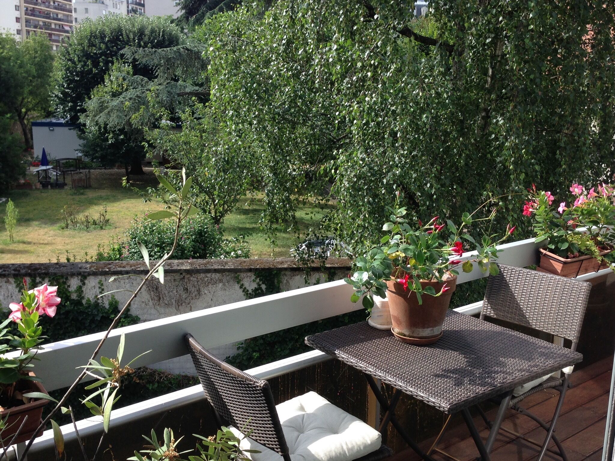 Sweet Home Paris 12ème in lush greenery. Well located