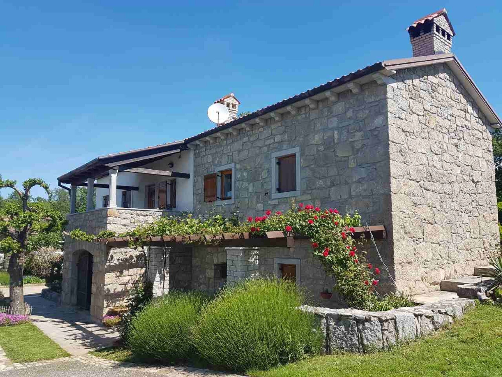Nice newly renovated House near The smallest town in the world Hum