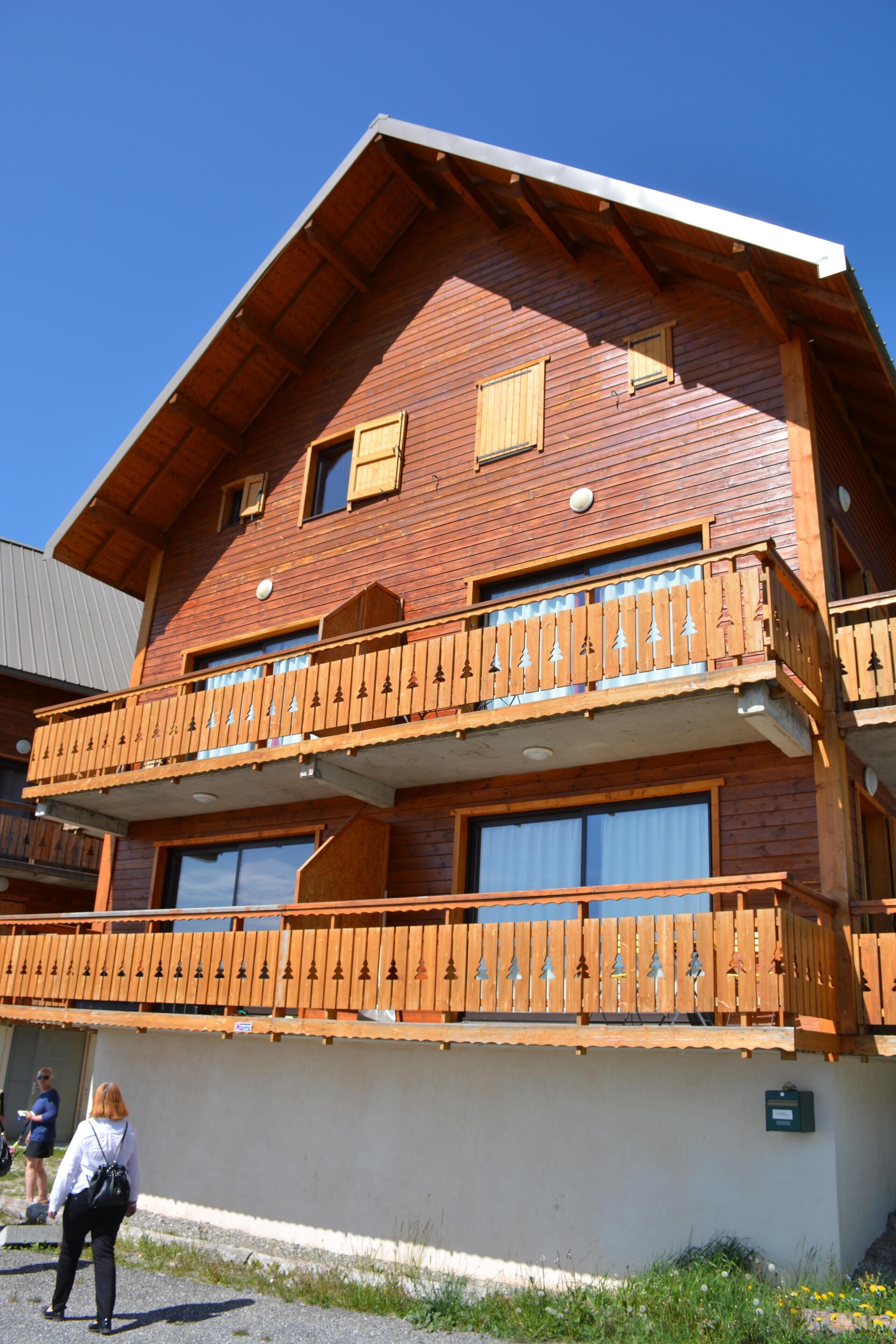apartment sleeps 6 near the slopes beautiful view of the valley