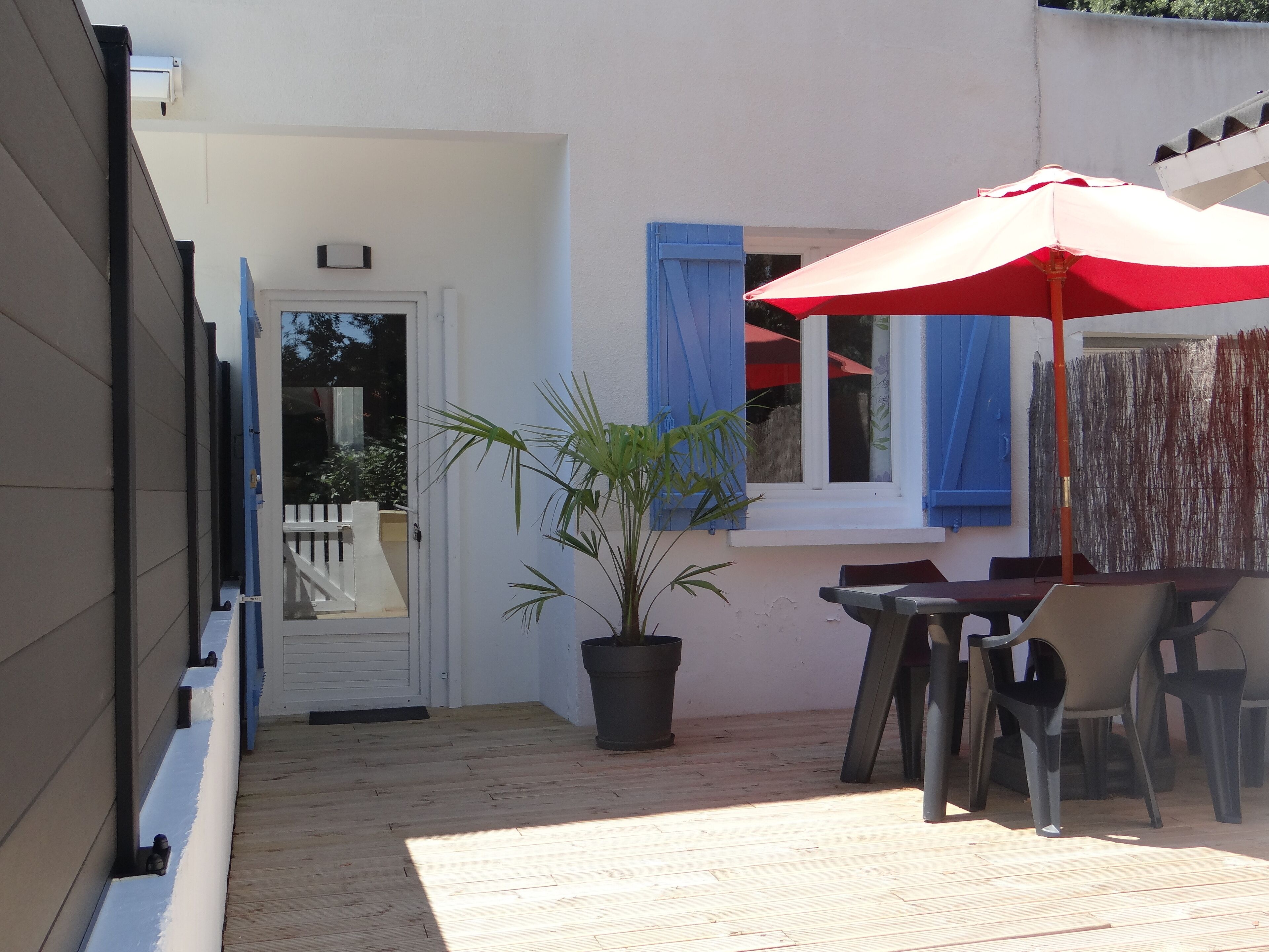 Beautiful 2 room apartment 2 to 4 people with large terrace, close to the beach, quiet