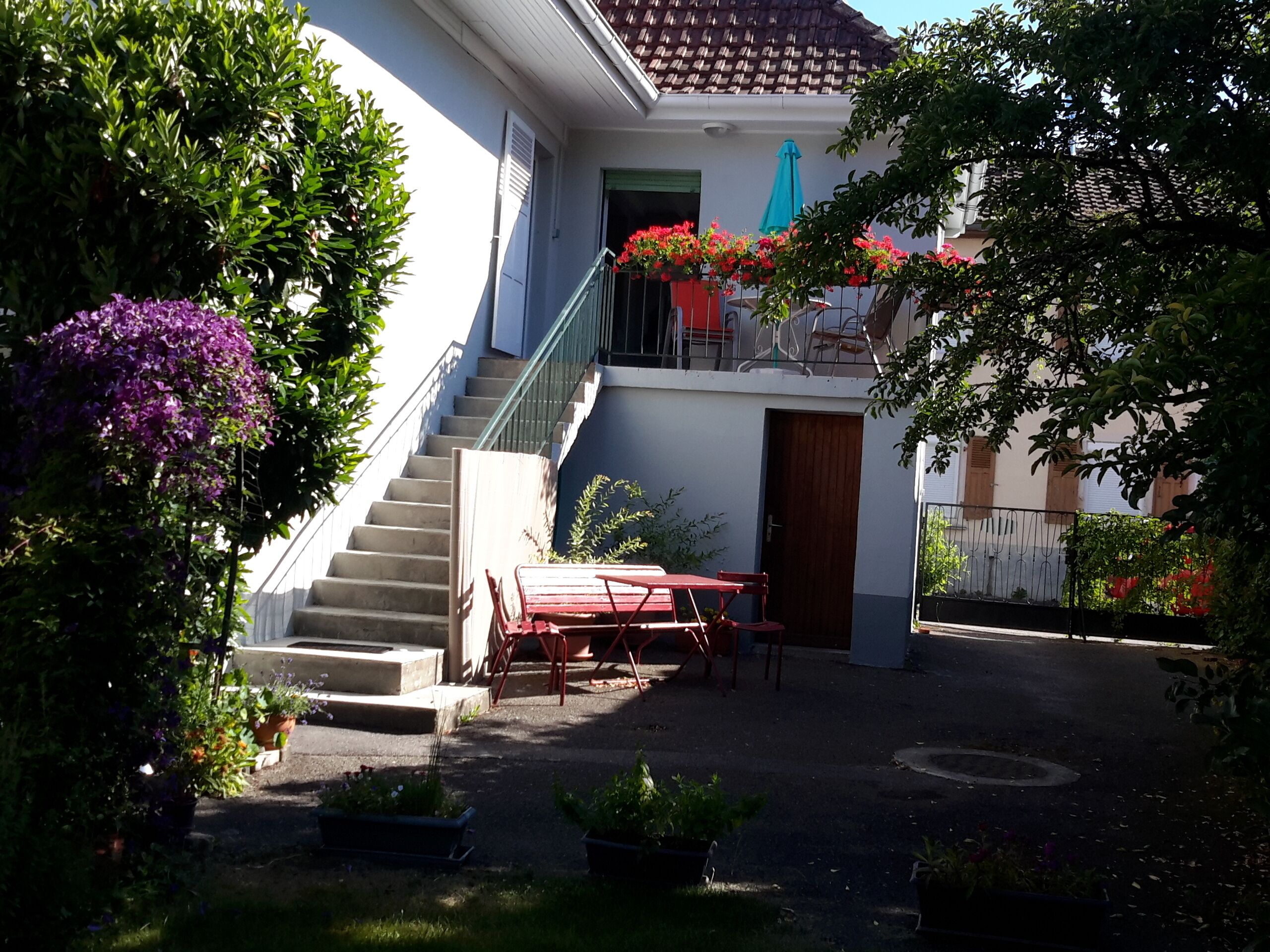"Le relais Bleu" at the foot of the mountain, spacious, quiet, terrace + garden, 4 + 2pers