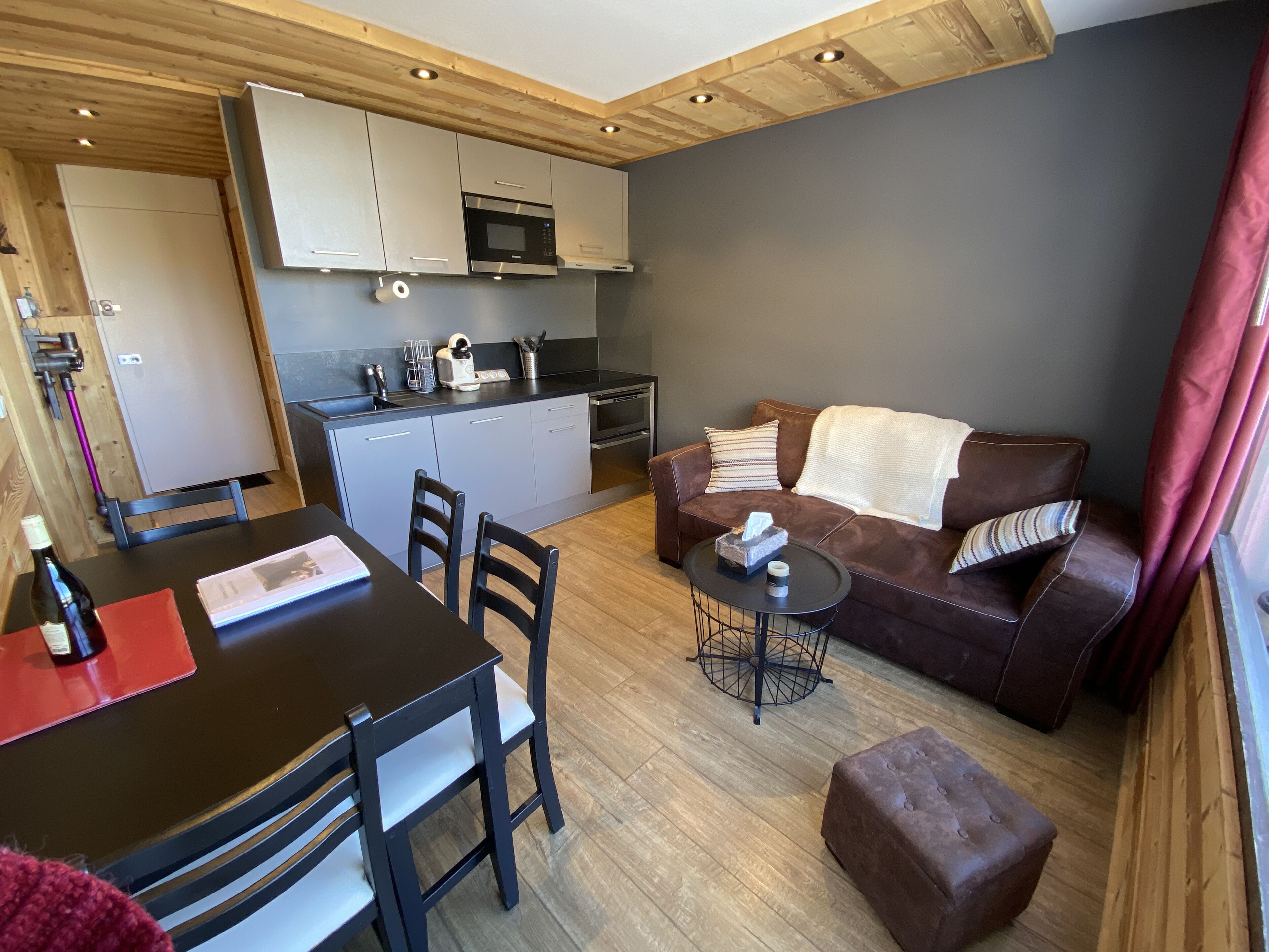 Apt 4 people, 2bdrm, fully renovated. AT THE FOOT OF THE SLOPES