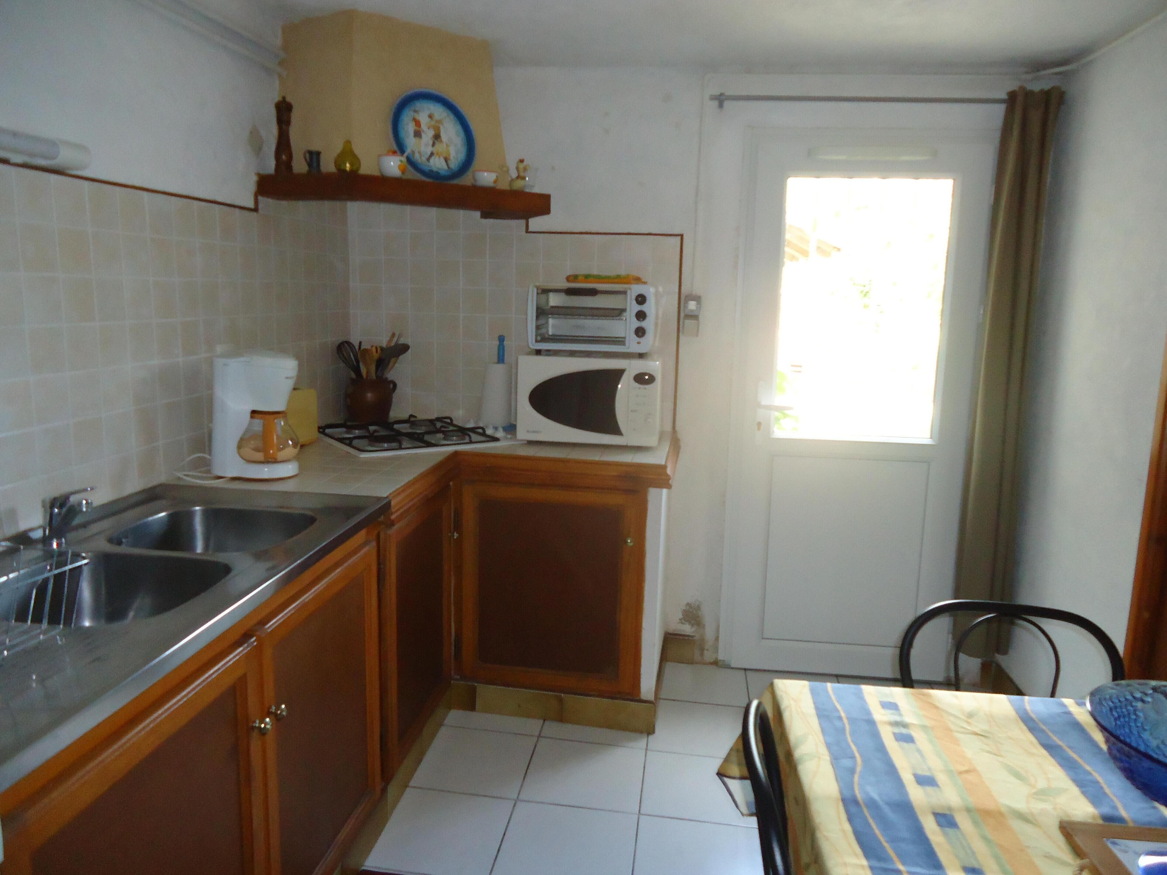 Ground floor apartment in a house with private entrance, peaceful
