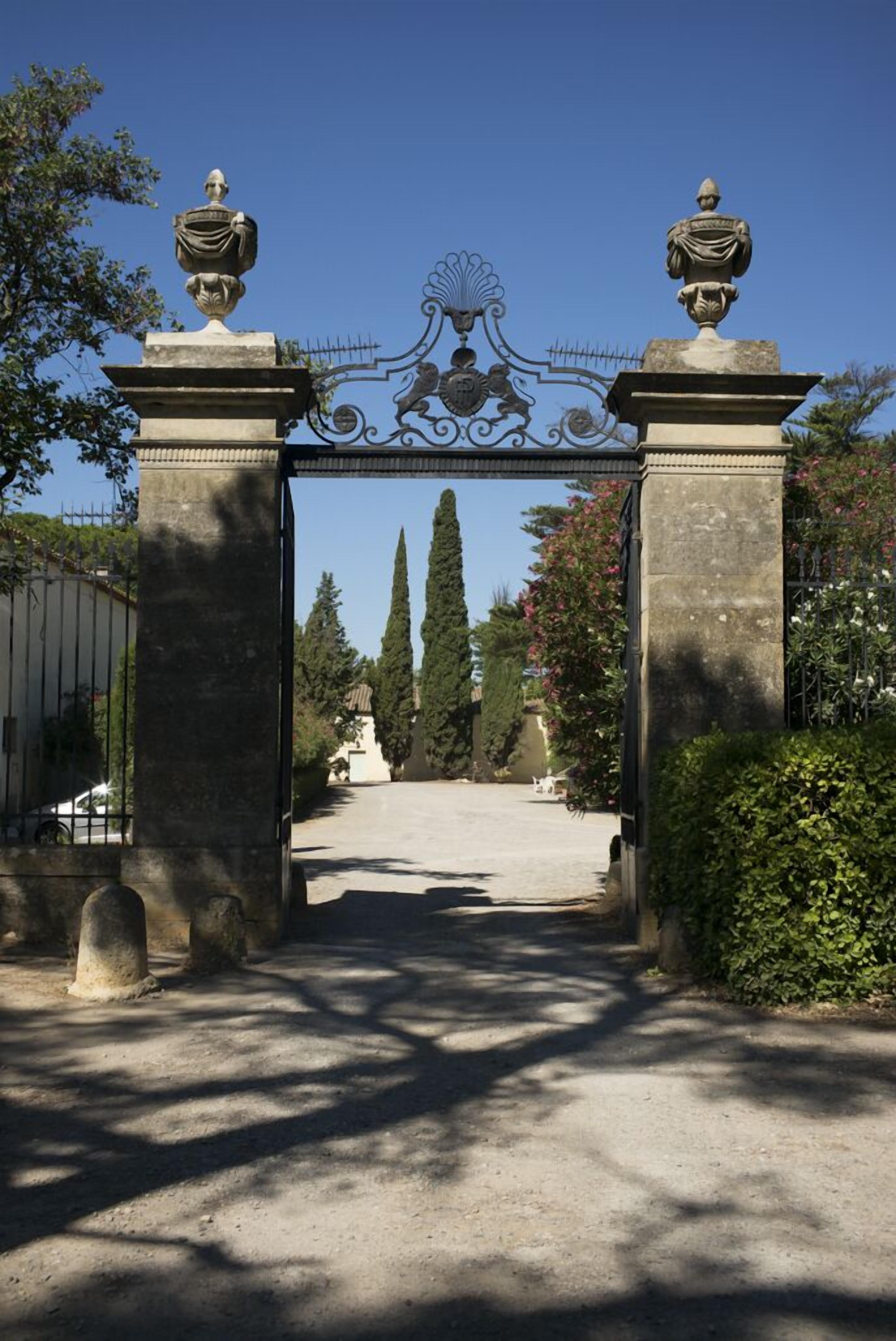 Charming apartment in a wine estate, private garden, acces to the swimming pool