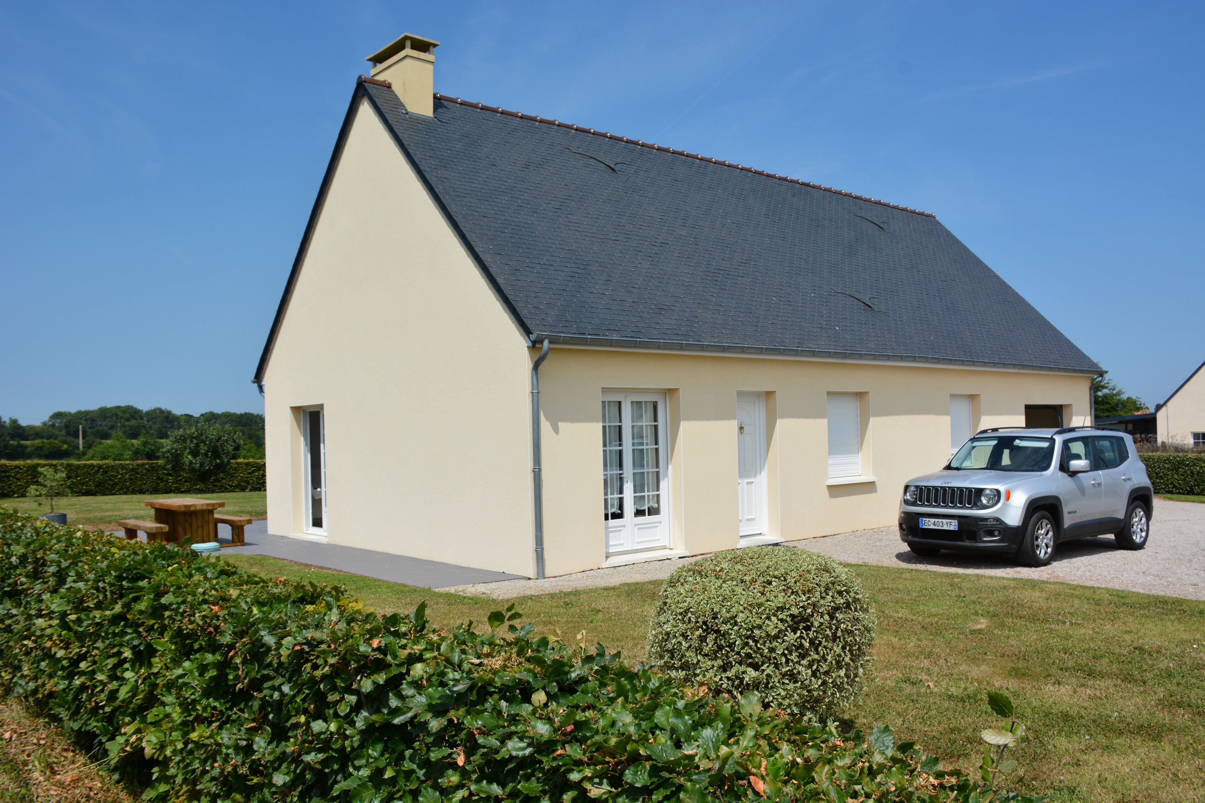 single storey house 1.5 km from the sea