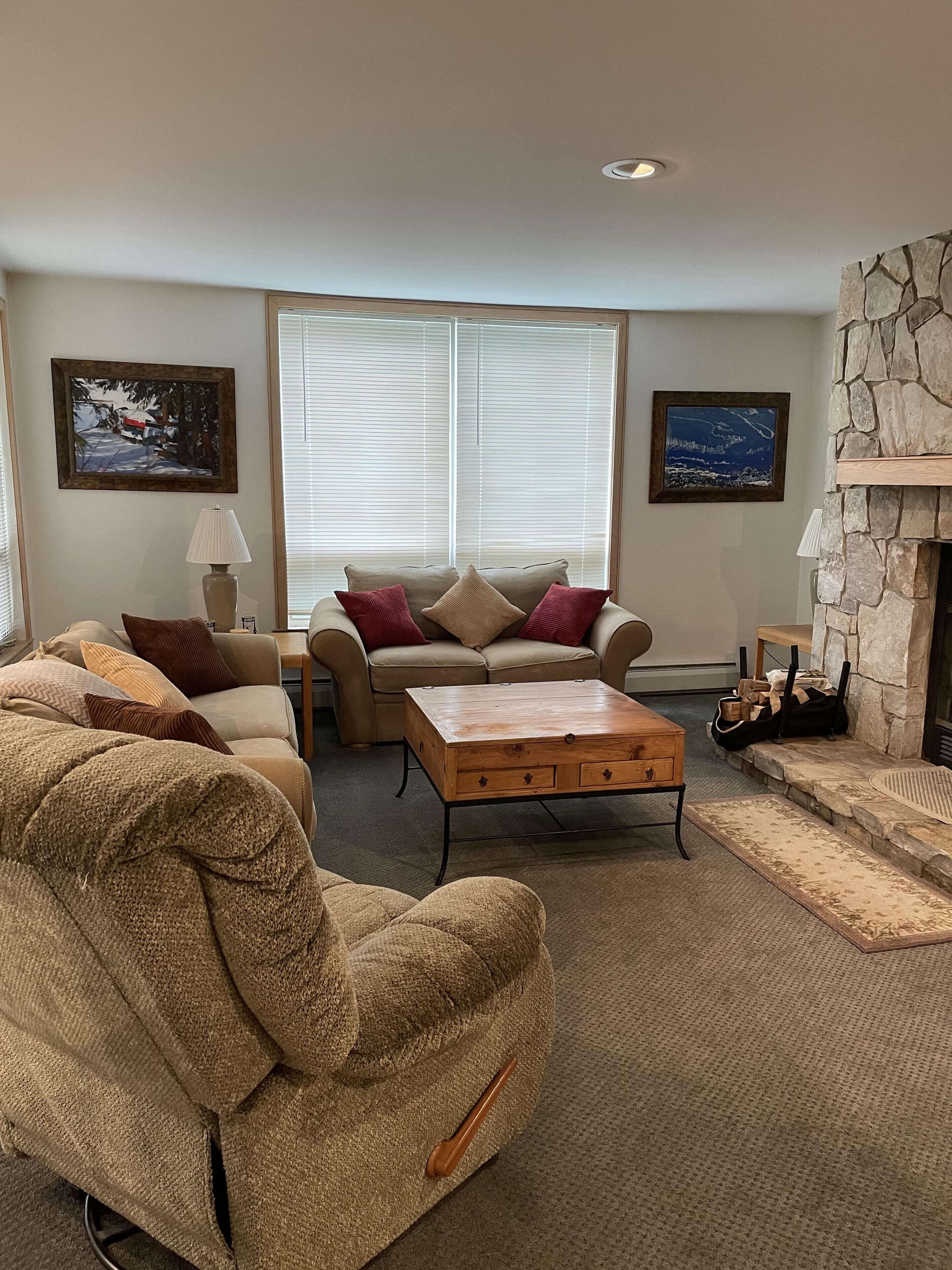 Ski-in/Ski-out Condo uses Black Diamond Trail and a Slope-Side for Beginners 