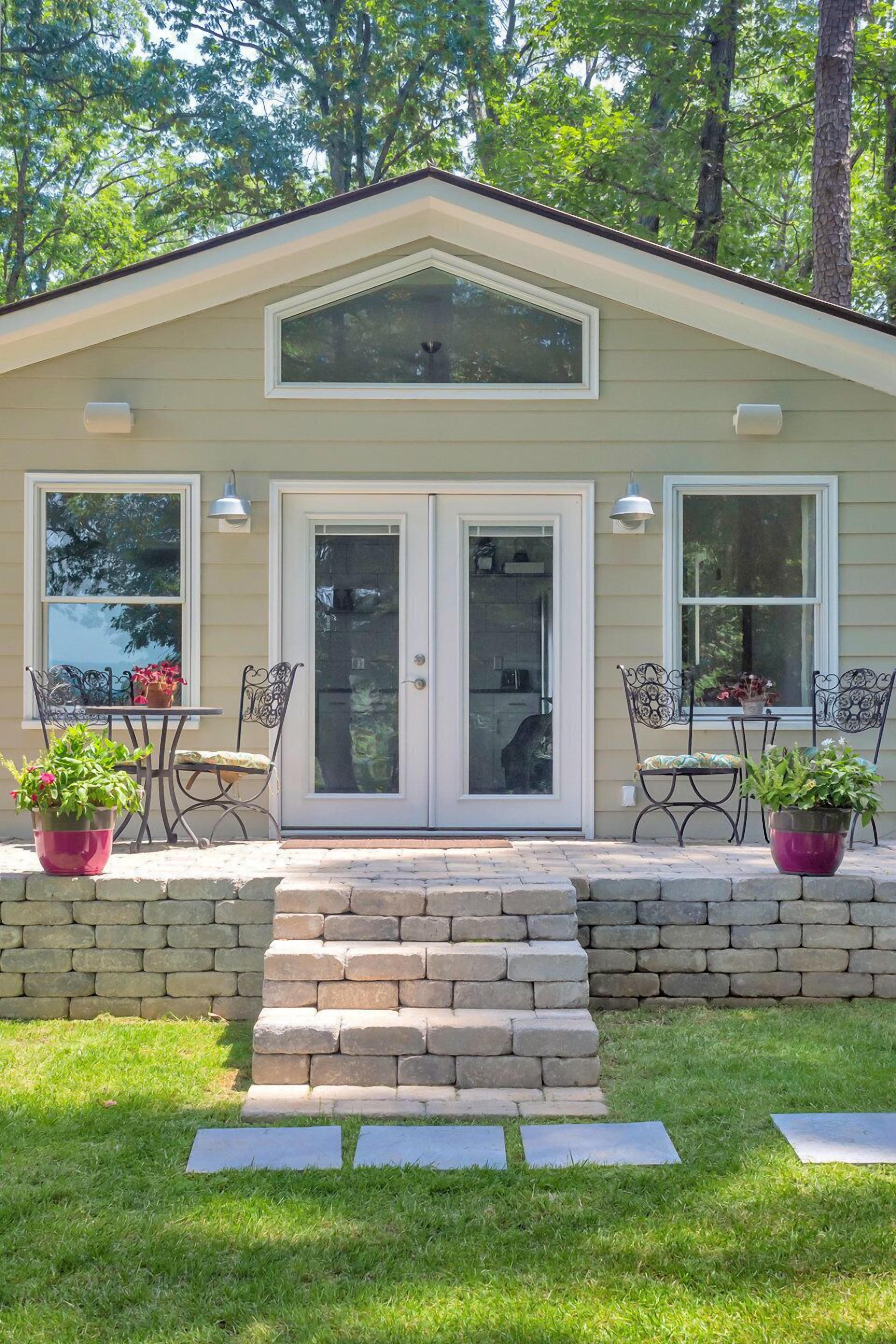 Pop’s Cottage. A private and serene  setting in the country 10 minutes from UVa