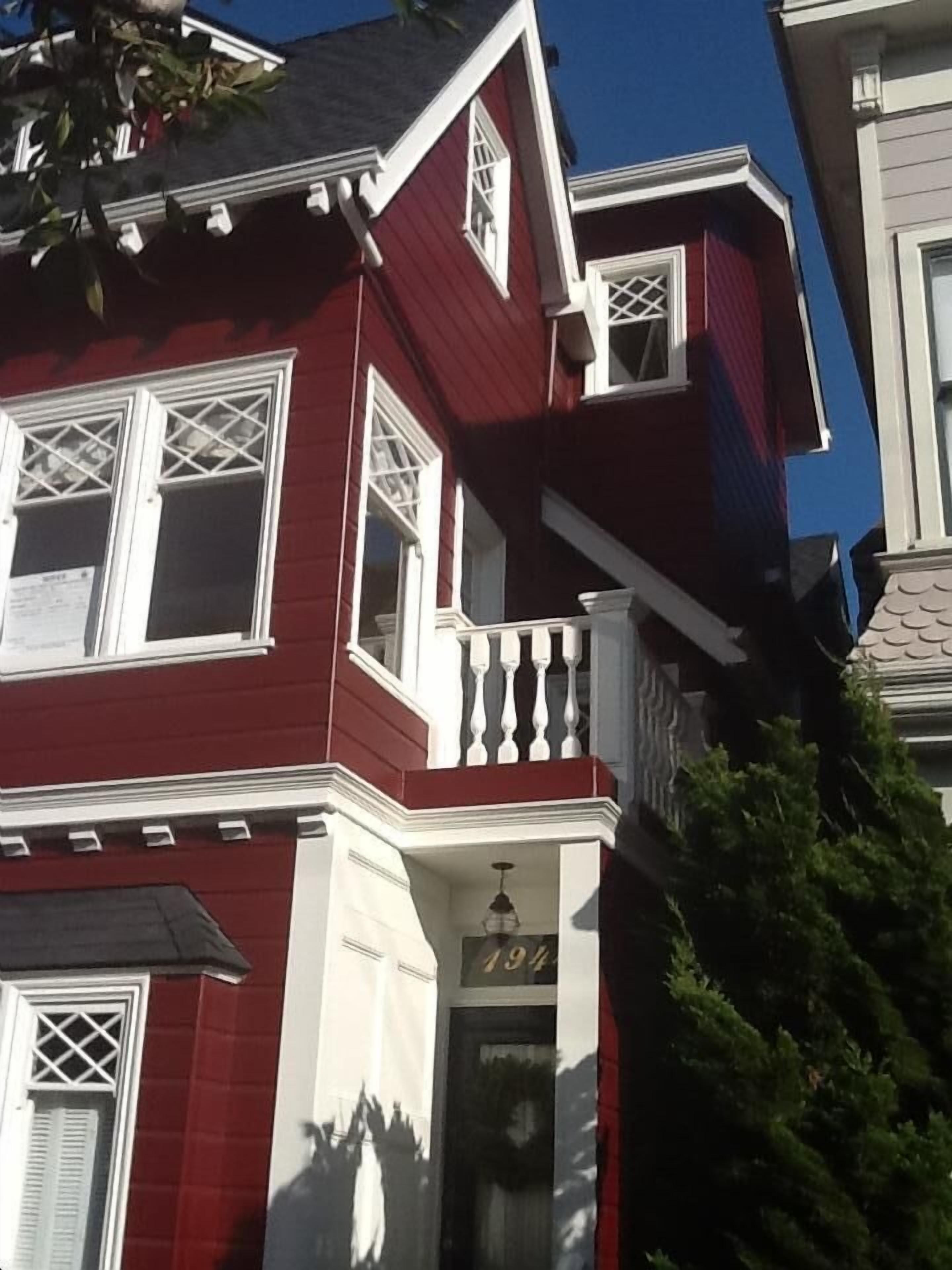 Beautiful 2 Bedroom Apartment In Stunning Historical Building, Premier Location 