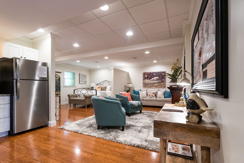 Updated and renovated Hideaway Apartment with brand-new kitchen! Charming!