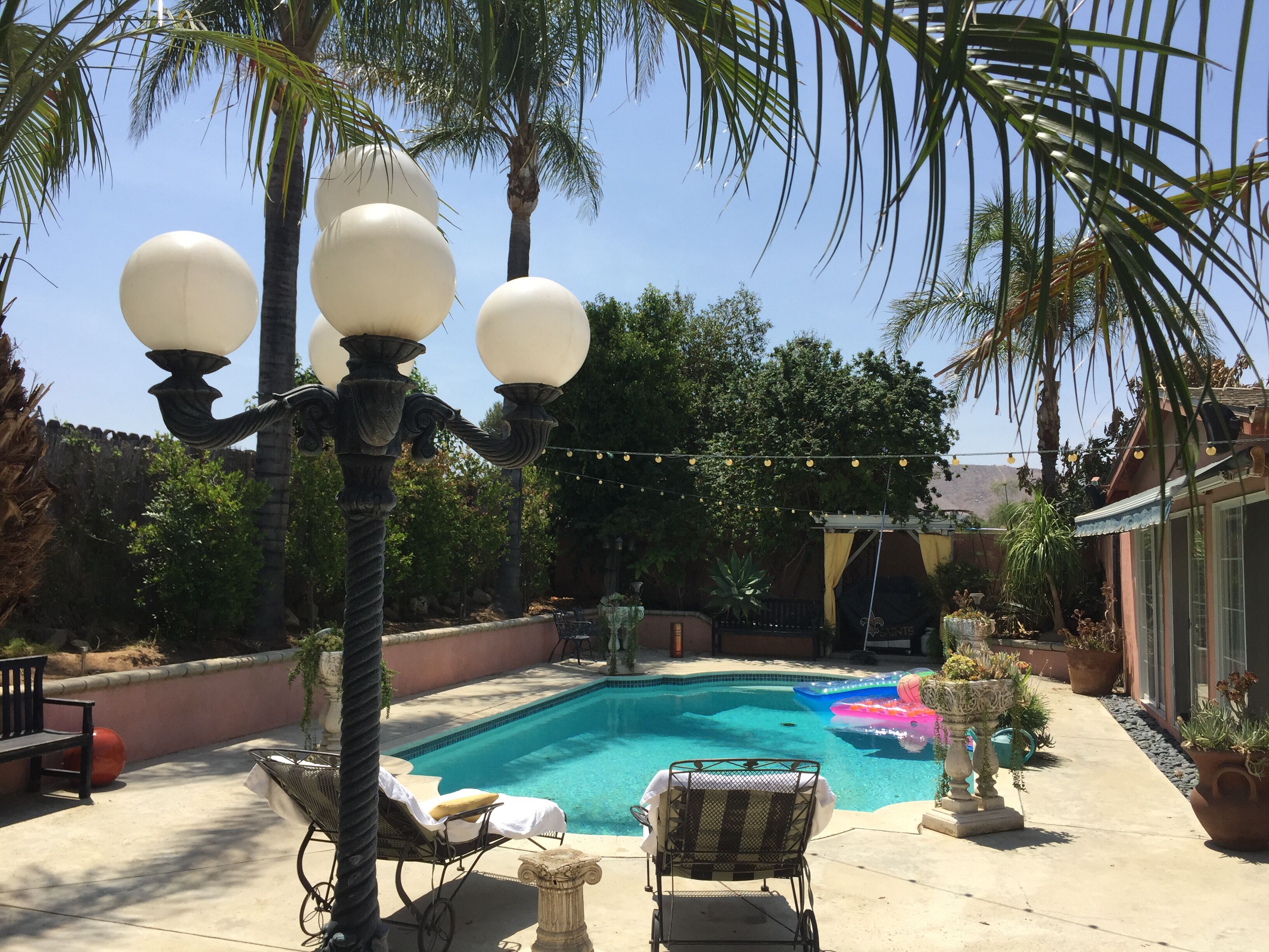 Pool House / Guest Quarters Private Entrance, Private Patio, Quiet, CLEAN