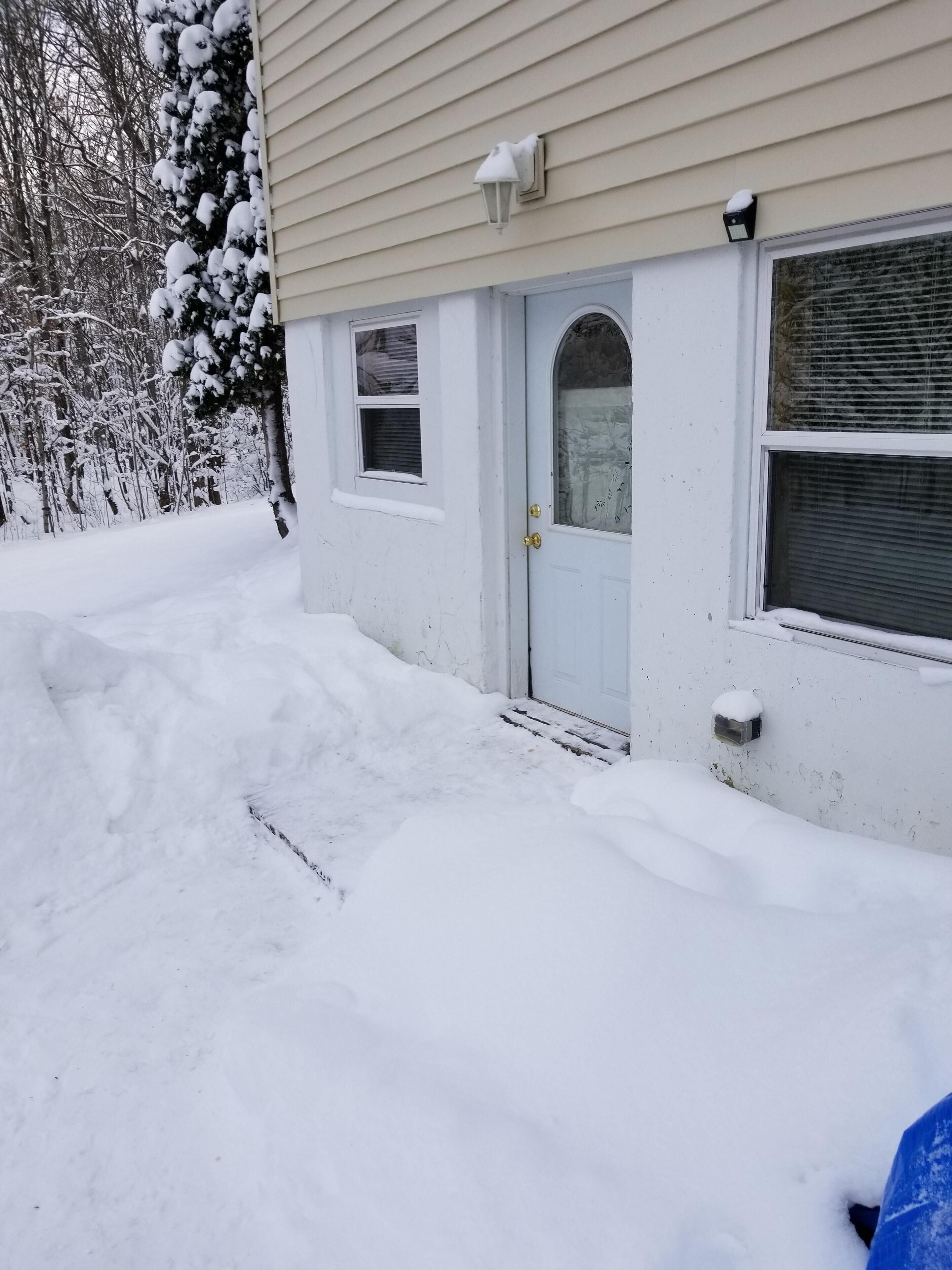 *SKI/SNOWMOBILE* ON MOUNTAIN SHORT WALK .25 MILES TO LODGE & LIFTS - BRAND NEW!