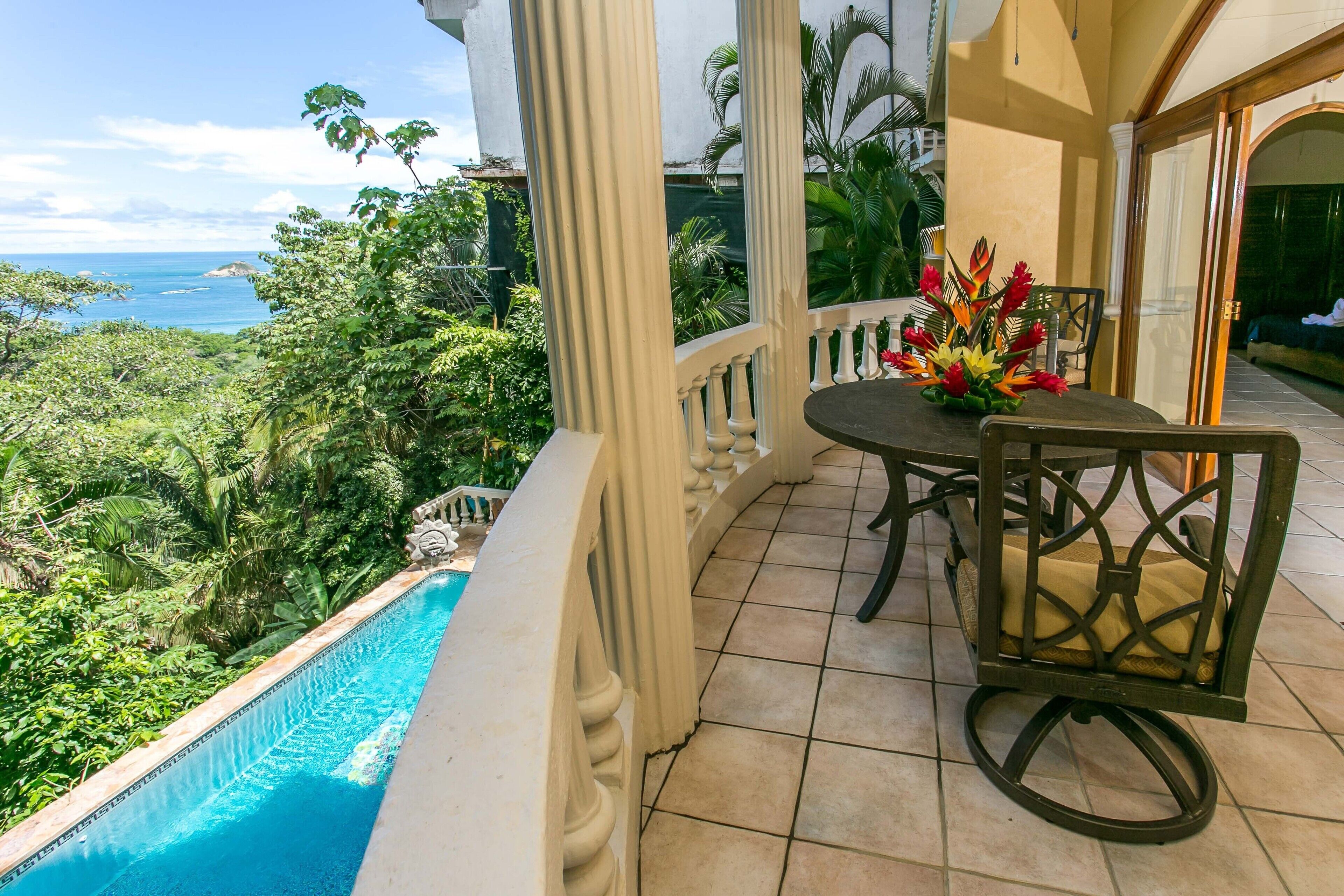 El Titi: 1BR Apartment in Castillo de Amber- Great Sea Views and Location!