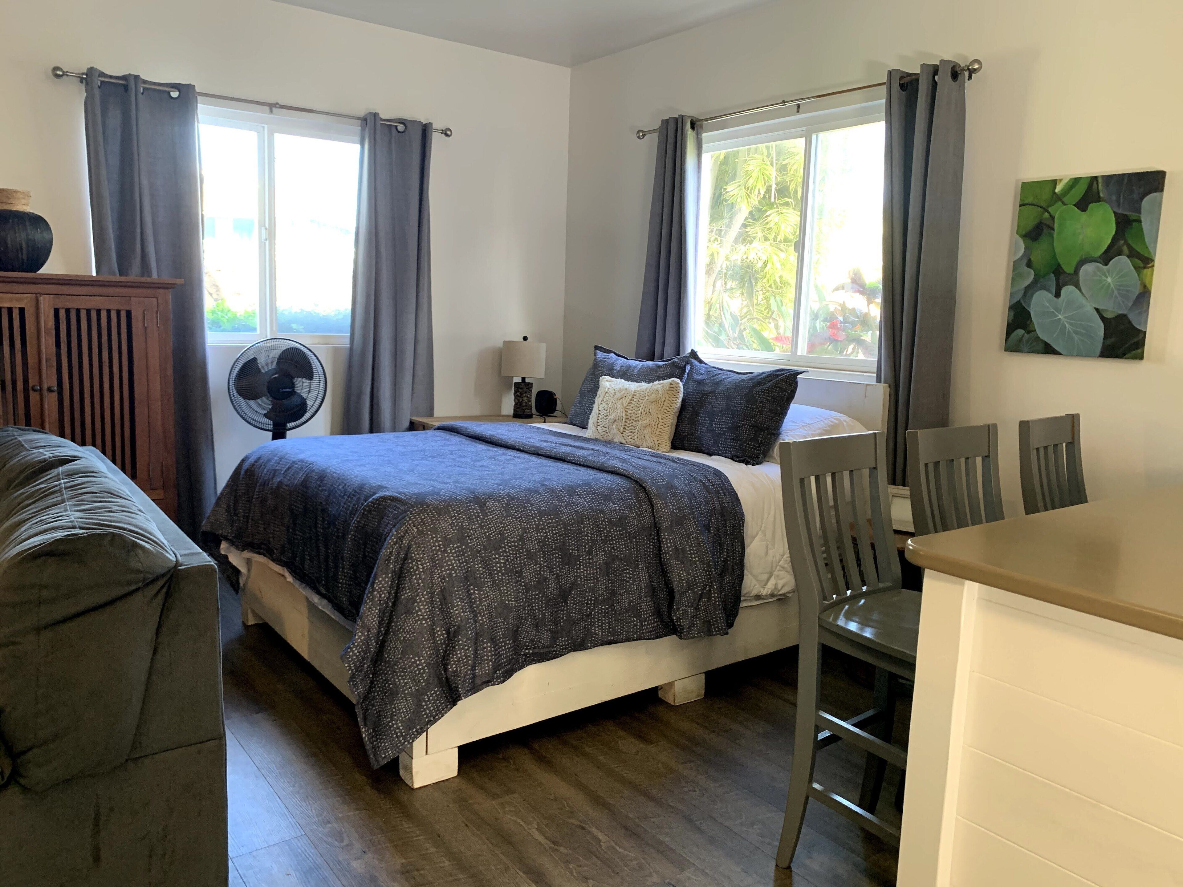 Newly Renovated Studio Apt, close to Hukilau Beach, with AC & WIFI, 30-day