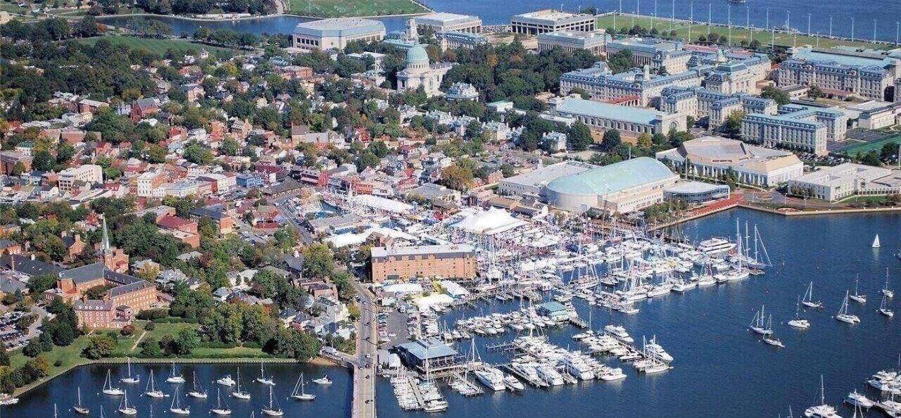 Large Luxury Apartment In Downtown Annapolis