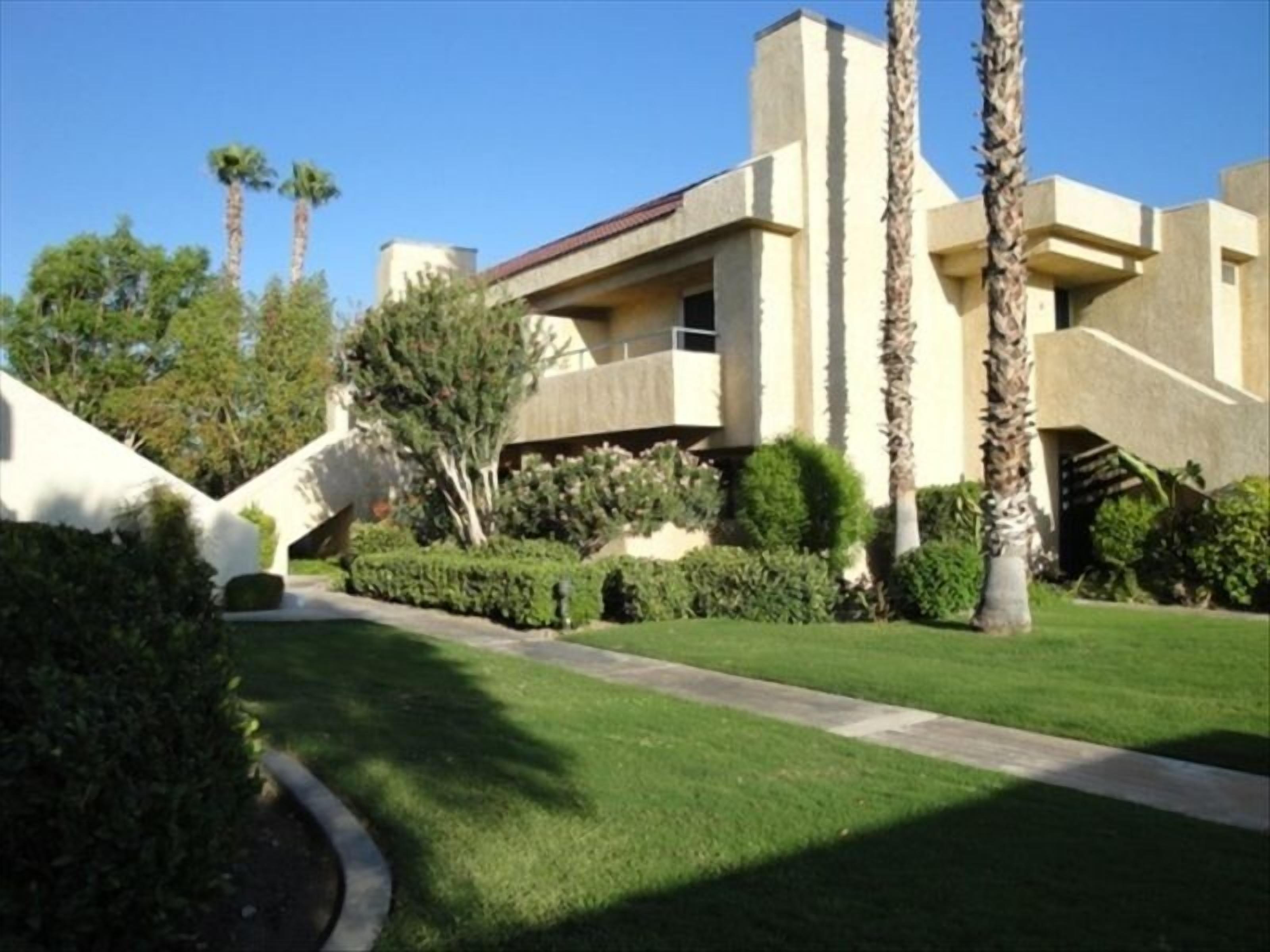 Beautiful! Relaxing! 2bd/2bath, Quiet End Unit Gated Complex Central Location!