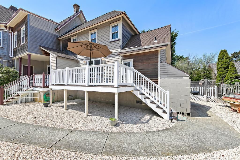 *3rd  to Beach*Across Vet Park, Heart B. Haven*Beautiful Clean Updated Victorian