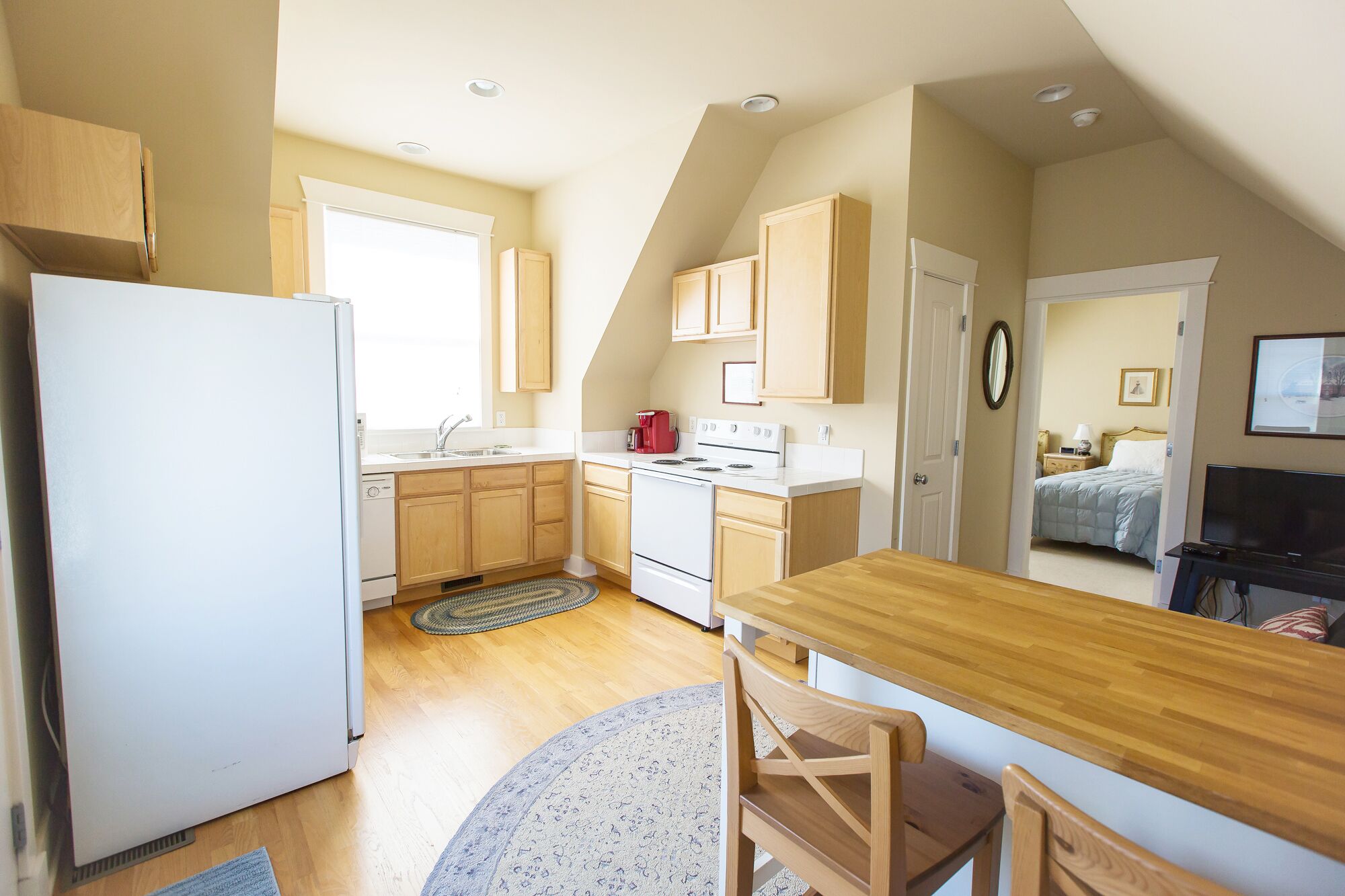 Spacious 1 Bedroom Apartment Centrally Located between Denver and Boulder.