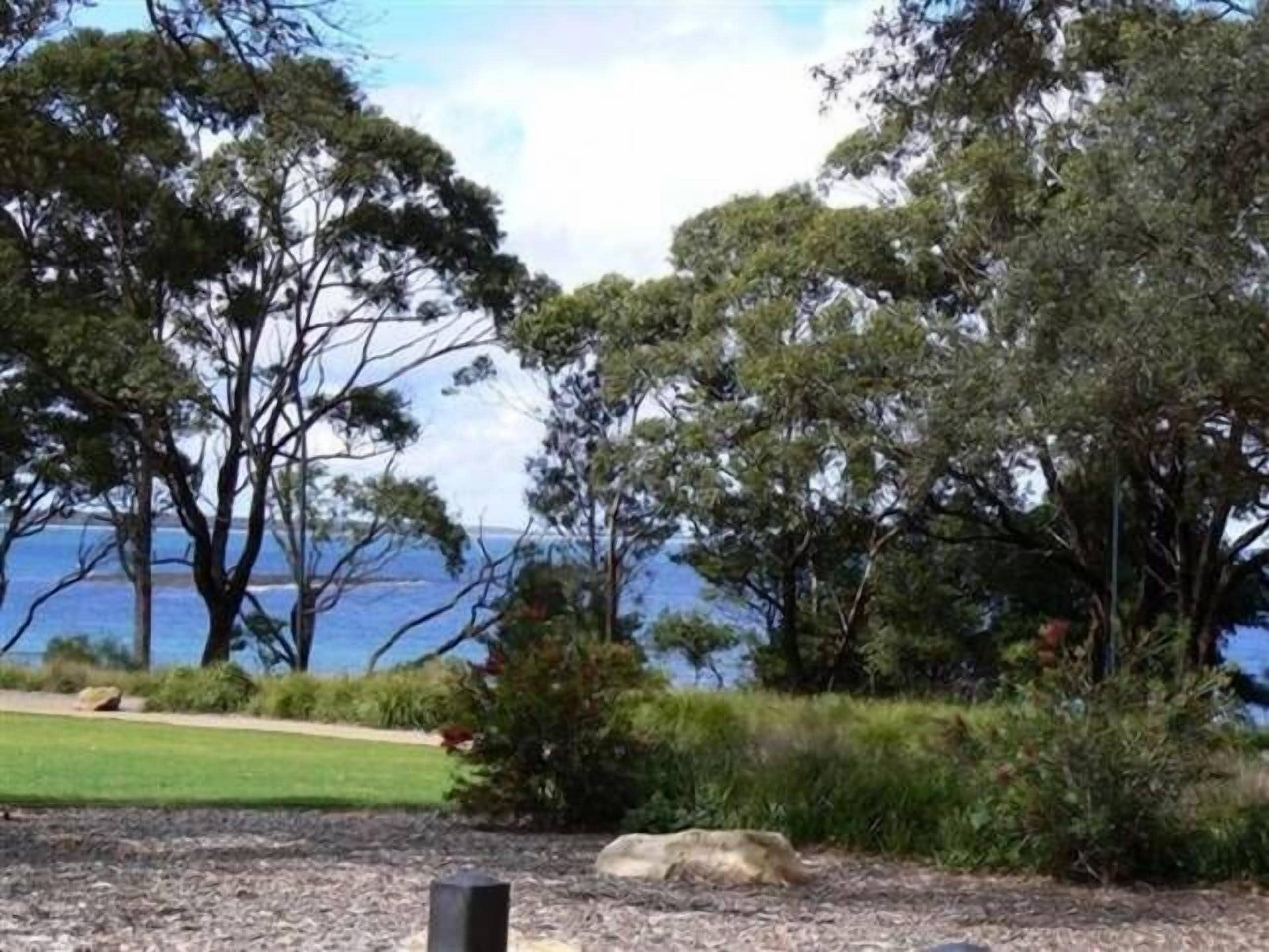 Husky Sea Breeze Apartment - Directly opposite the beach