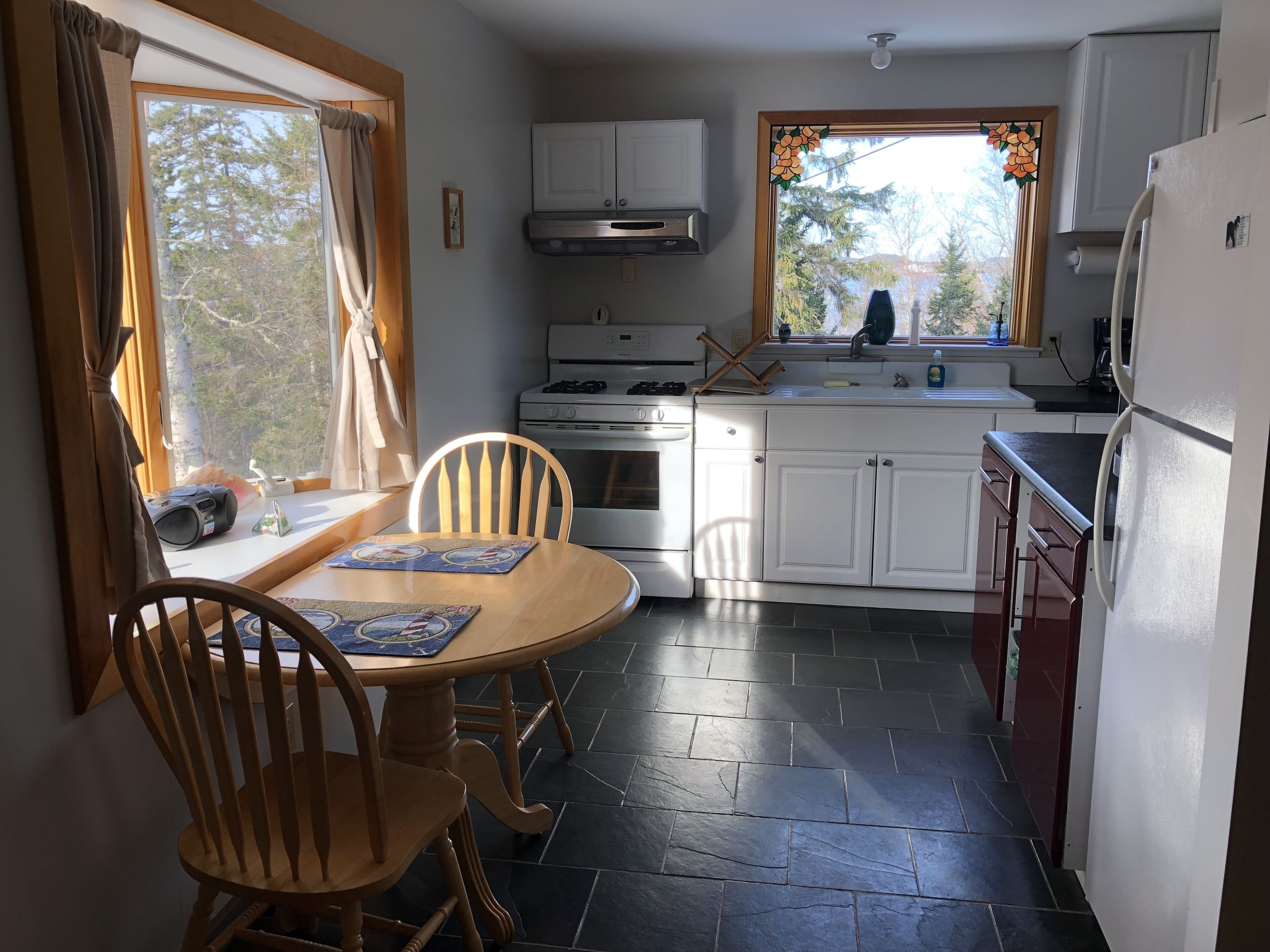 Updated Apartment Quiet Location Trees Water Walk To Downtown.  