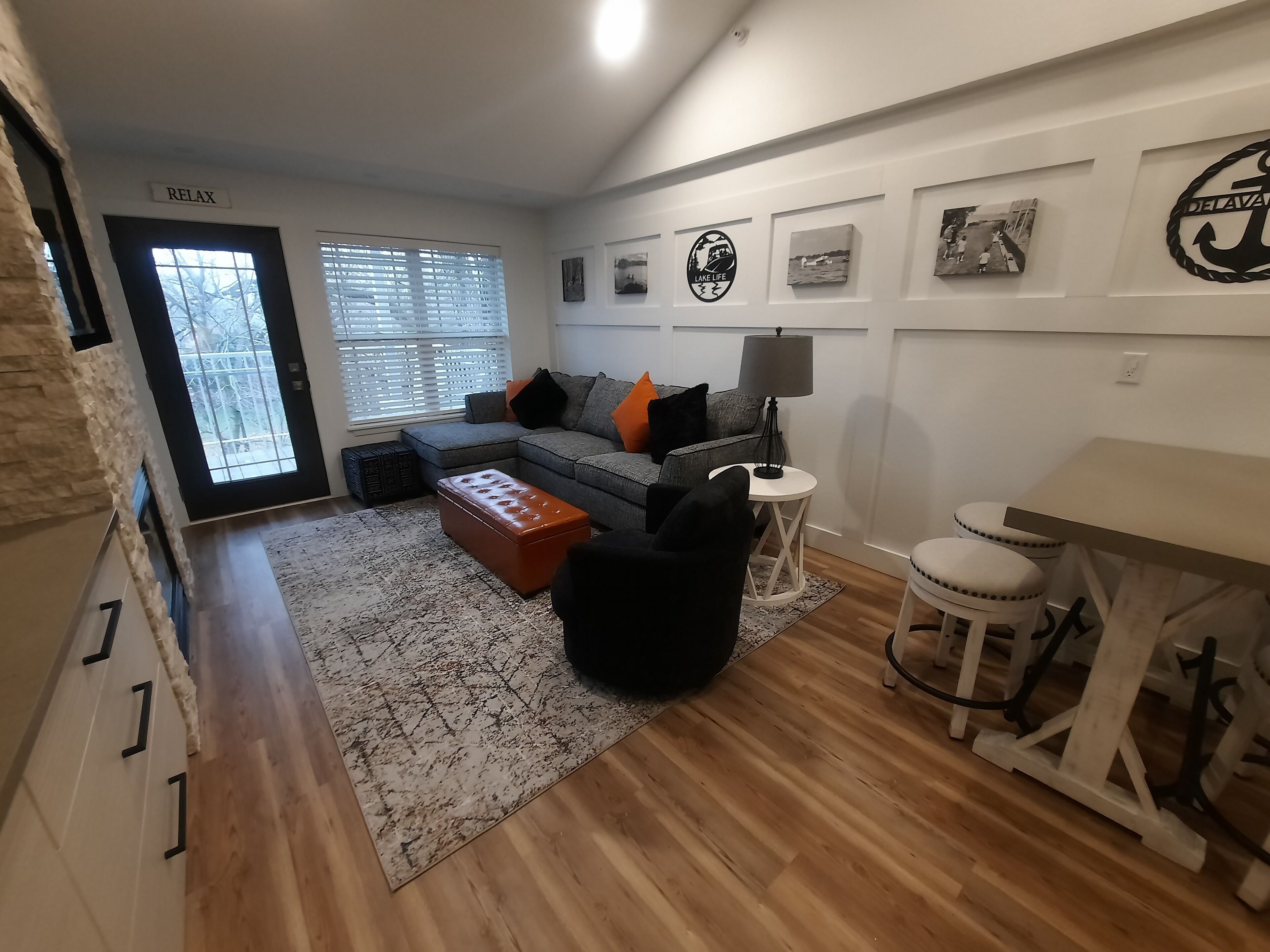 329 - 2 Bedroom Condo w/Balcony Lake Views
