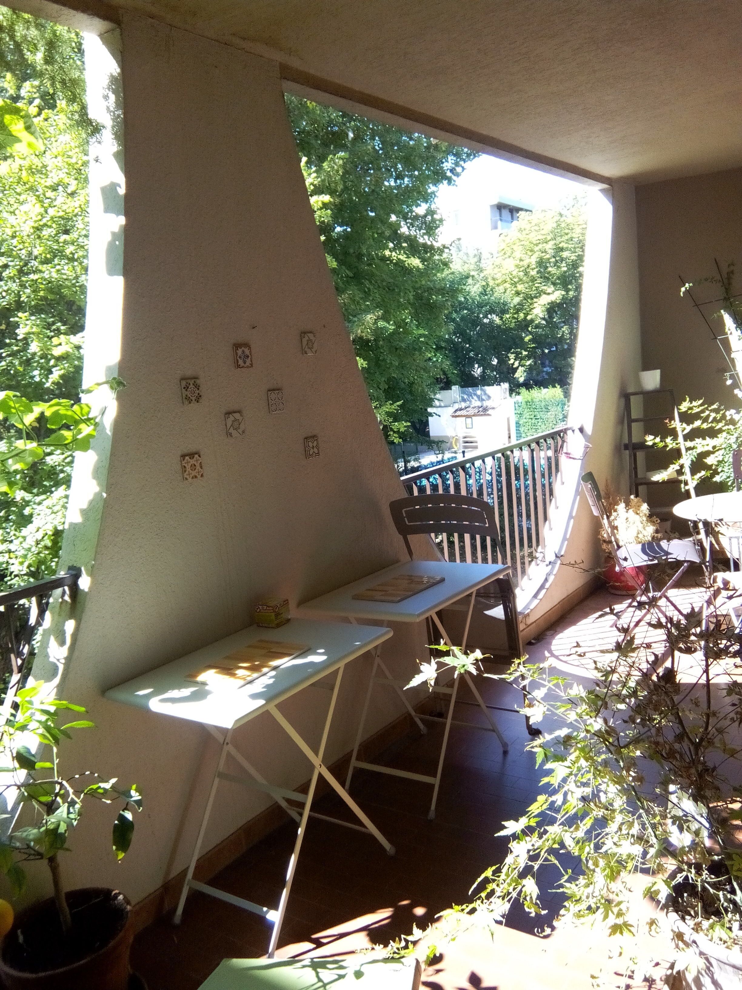 Montpellier quiet with large pool.