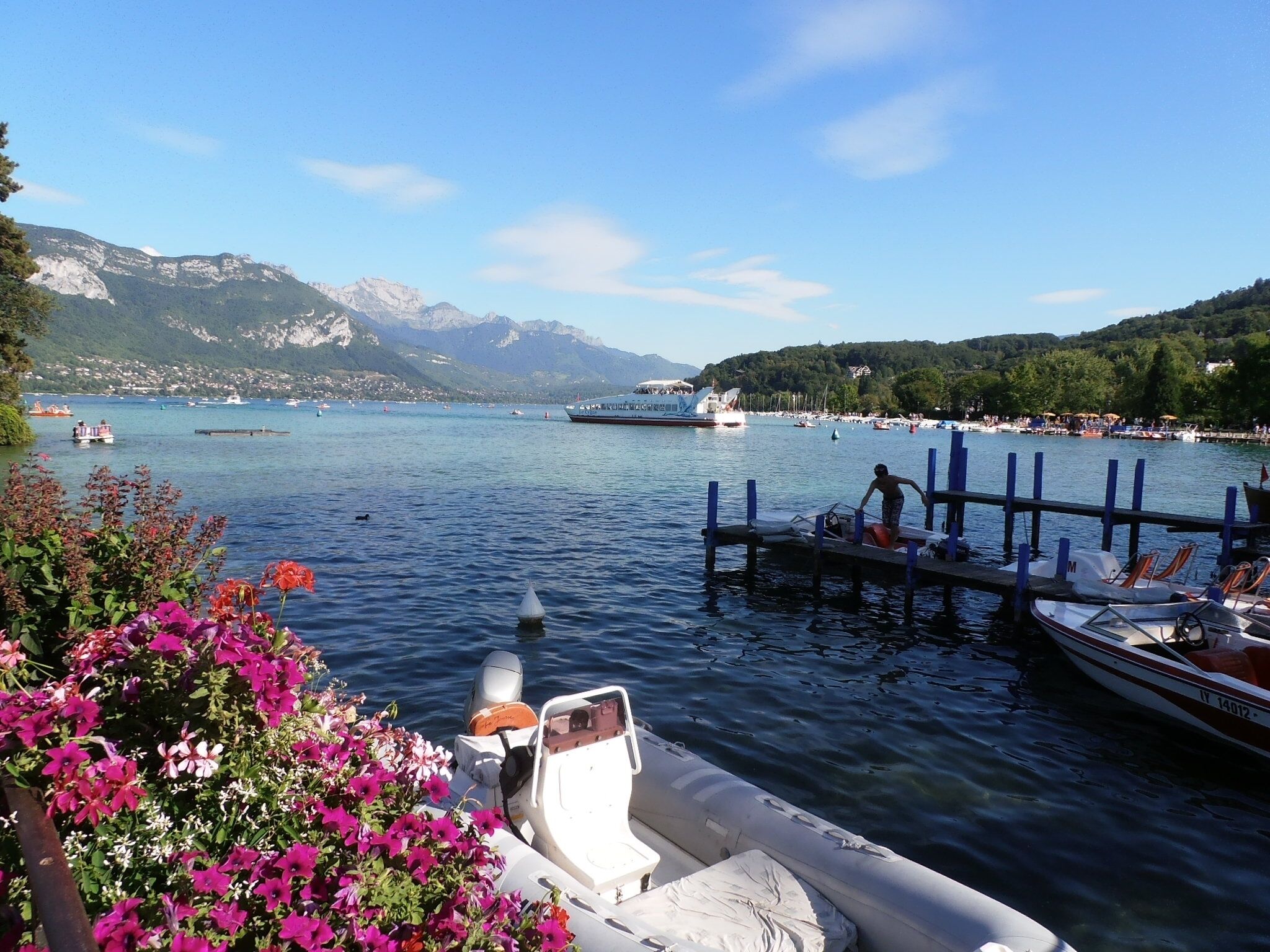 Bright, quiet apartment, completely renovated, 5 minutes from the lake, 