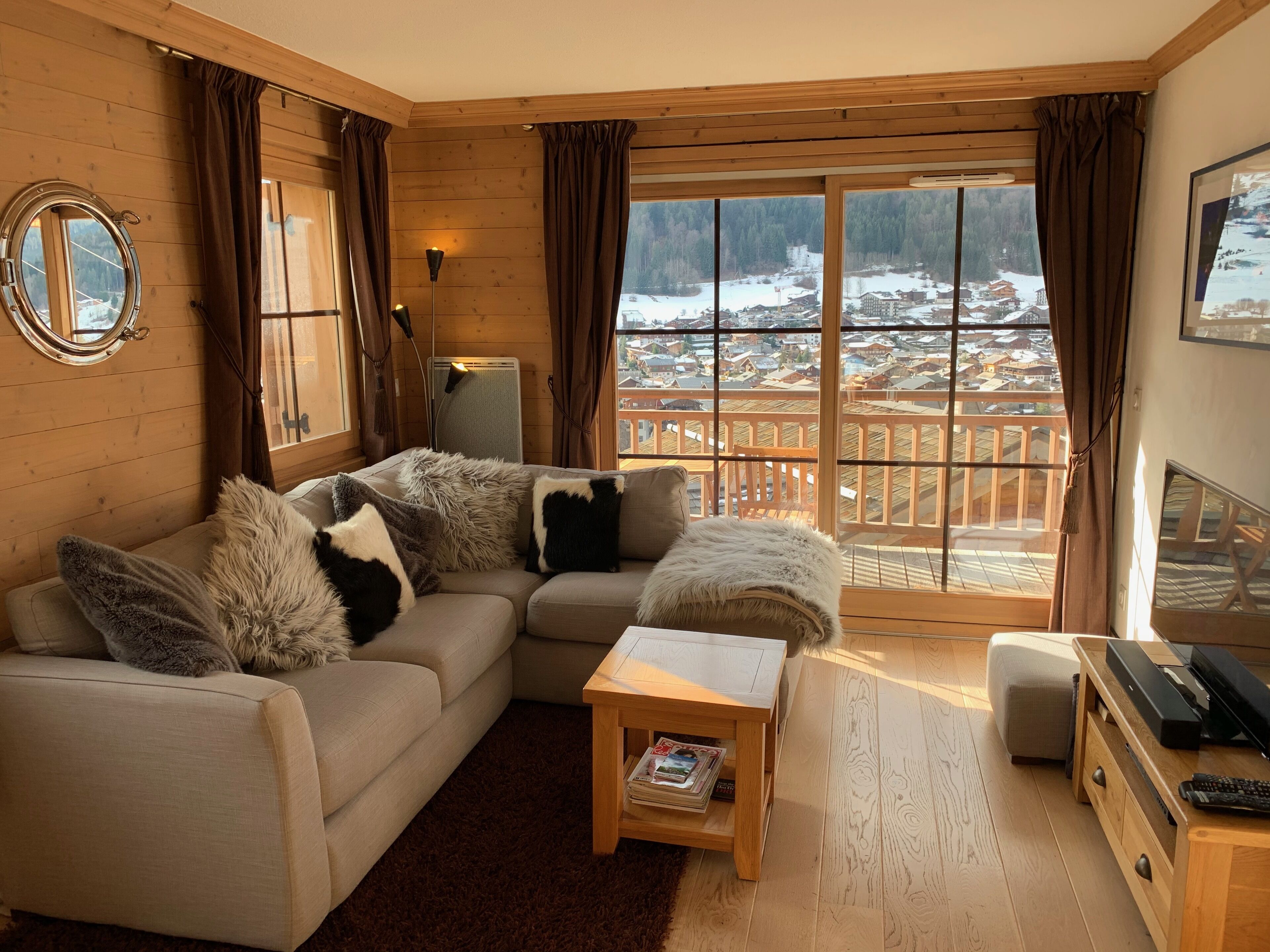 Centrally located 2 bedroom apartment with stunning south facing views