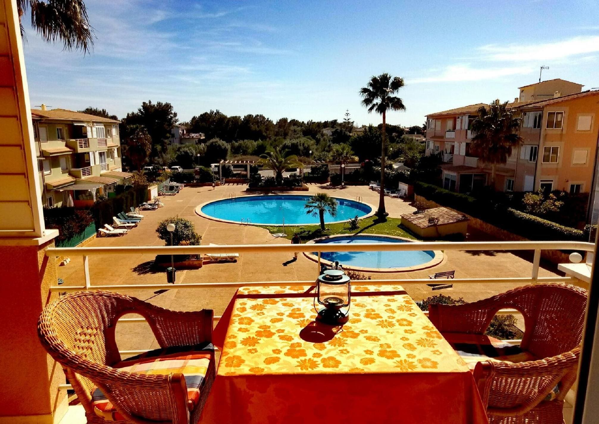 1 bedroom apartment in a small  complex with large swimming  pool in Sa Coma