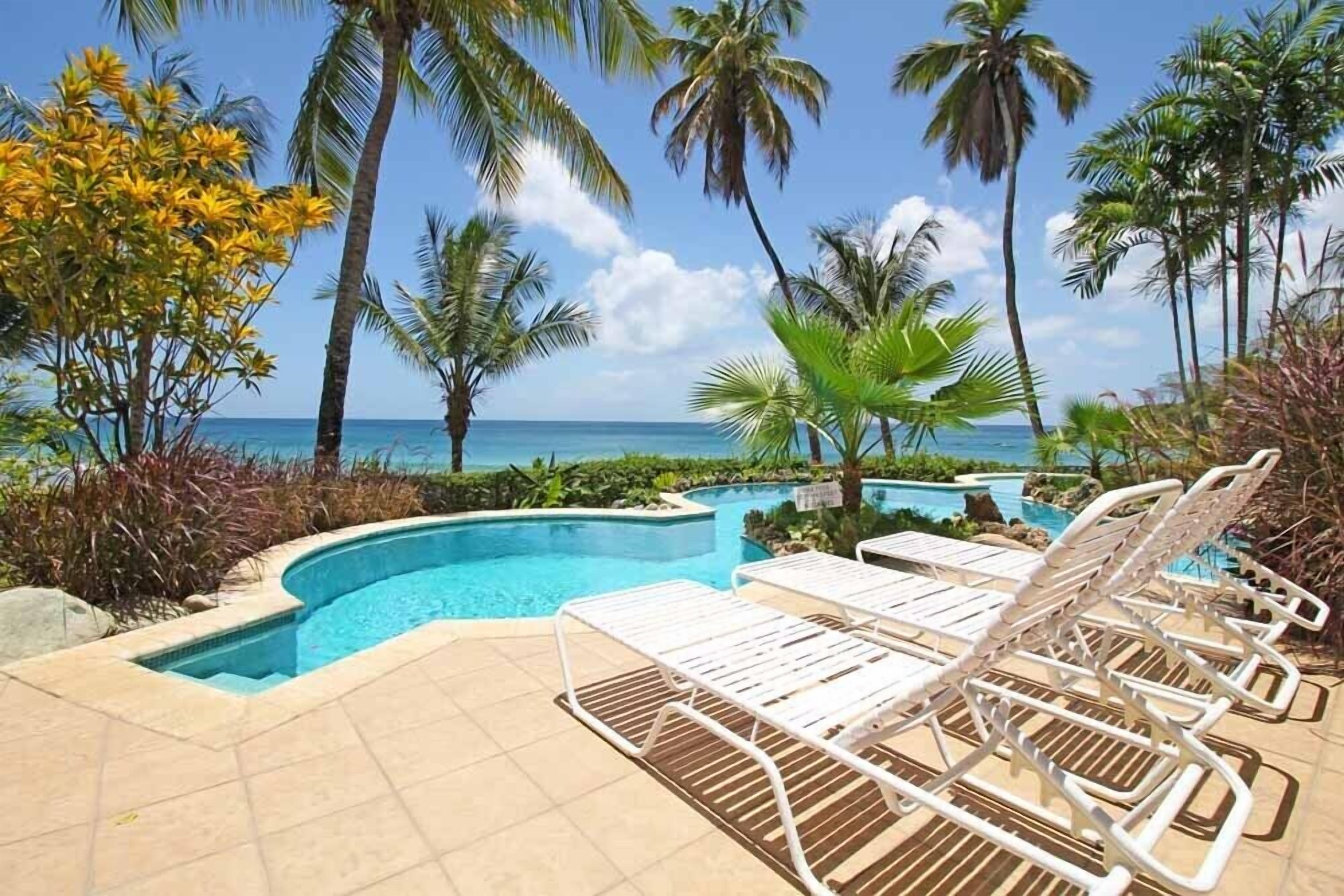 Spacious, Family Friendly, Top Floor, 3 Bedroom Apartment on the Beach