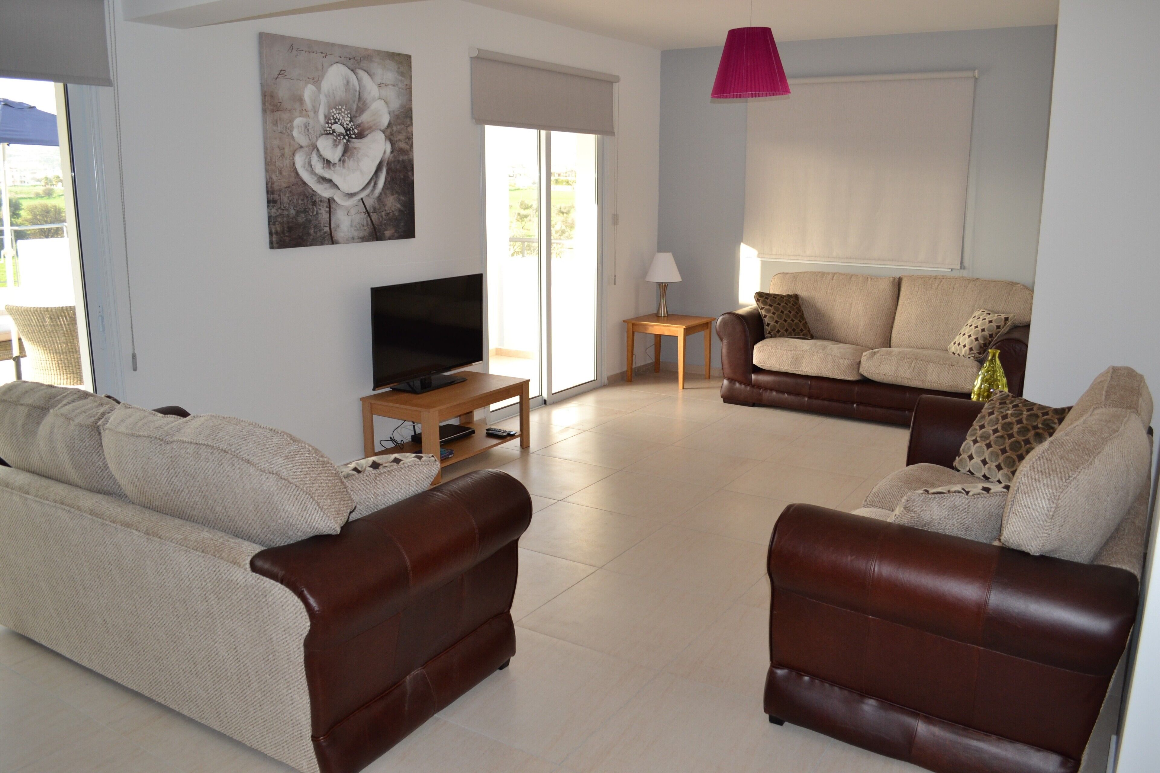 Beautiful Modern ,Apartment in Larnaca Area, Stunning terrace area & WIFI, Pools