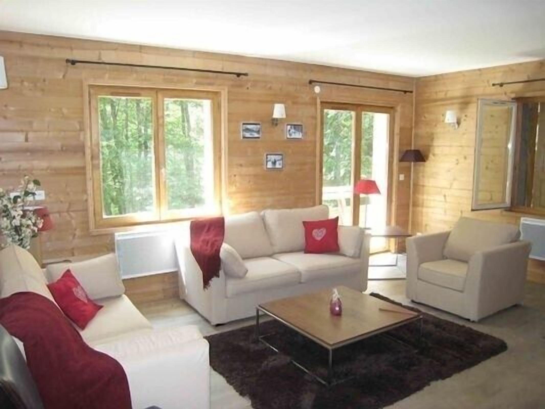 Luxury 80 sqm 3 bedroom Ski / summer apartment in centre of village