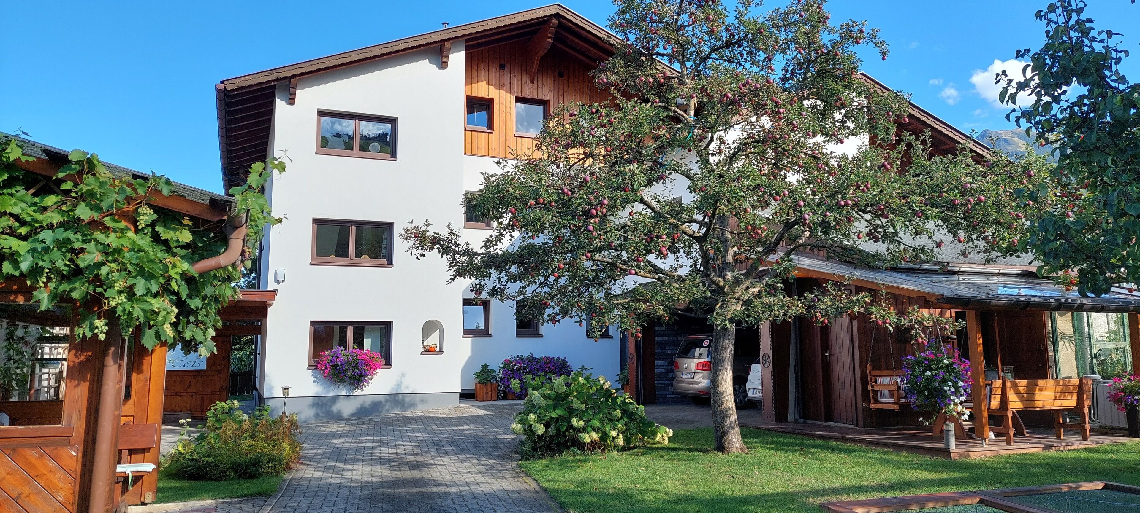 family-friendly, close to nature, active, relax,