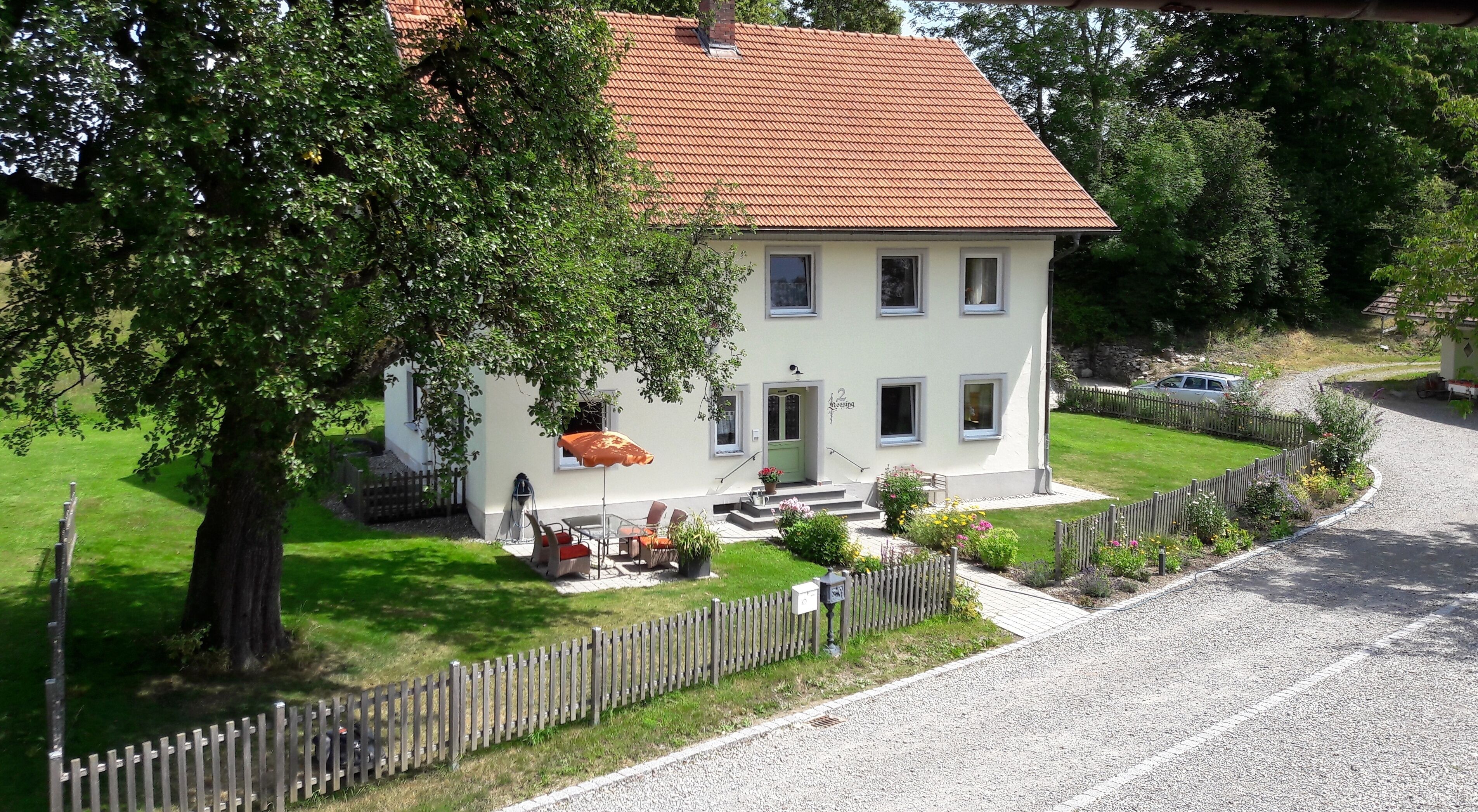 Apartment 100 m² in a renovated farmhouse in the country *****