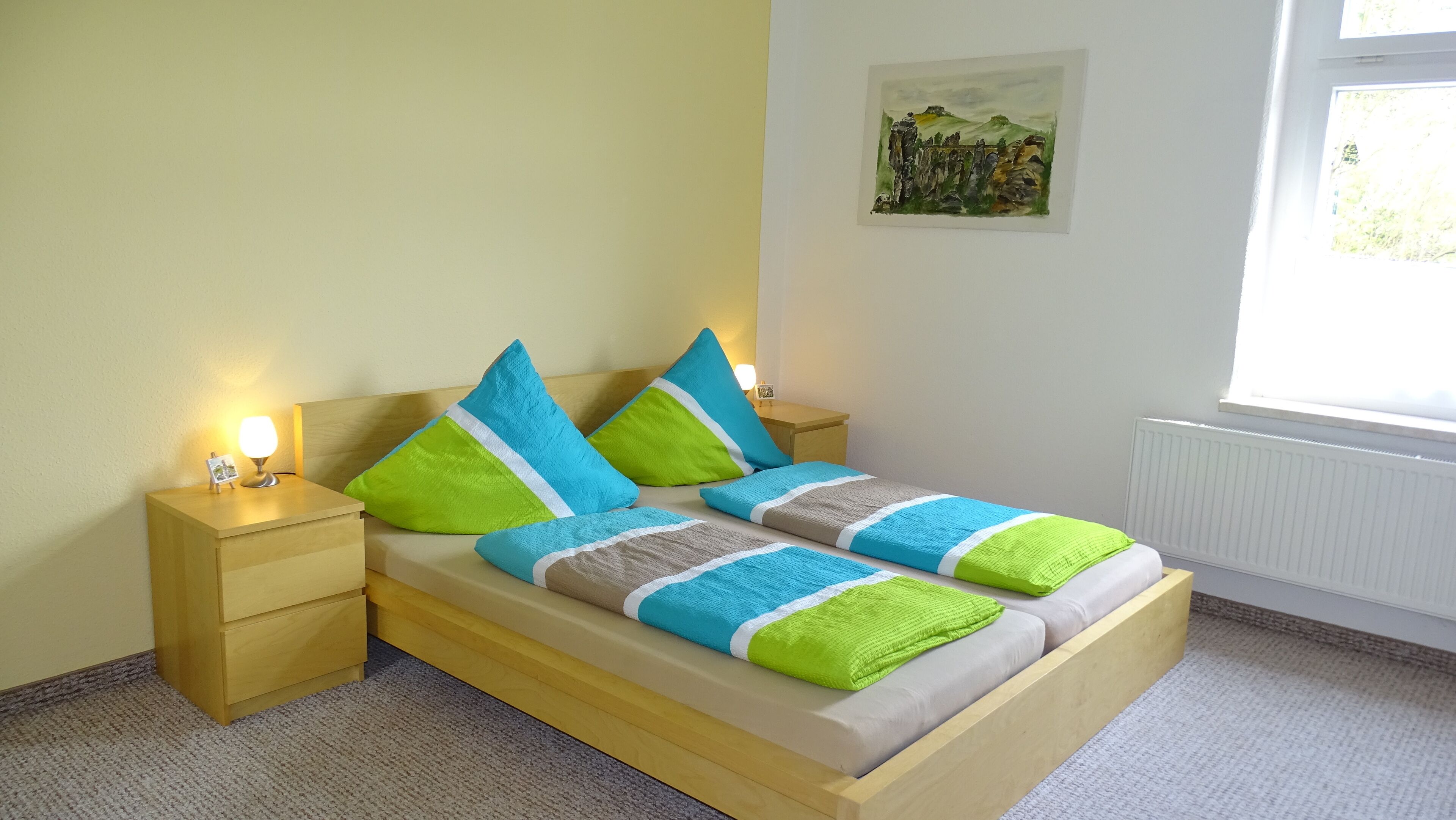 Quiet, central and large apartment for up to 8 people, terrace, near the Elbe