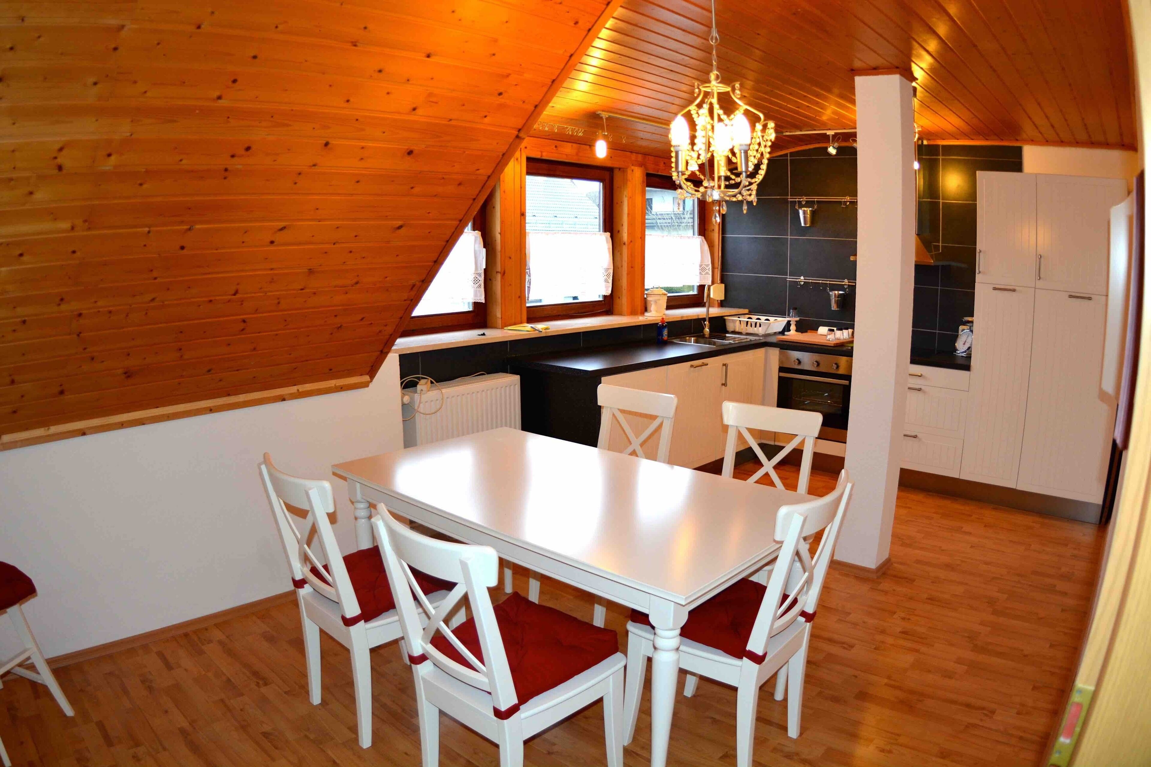 120 sqm large, modern, well-located apartment with balcony