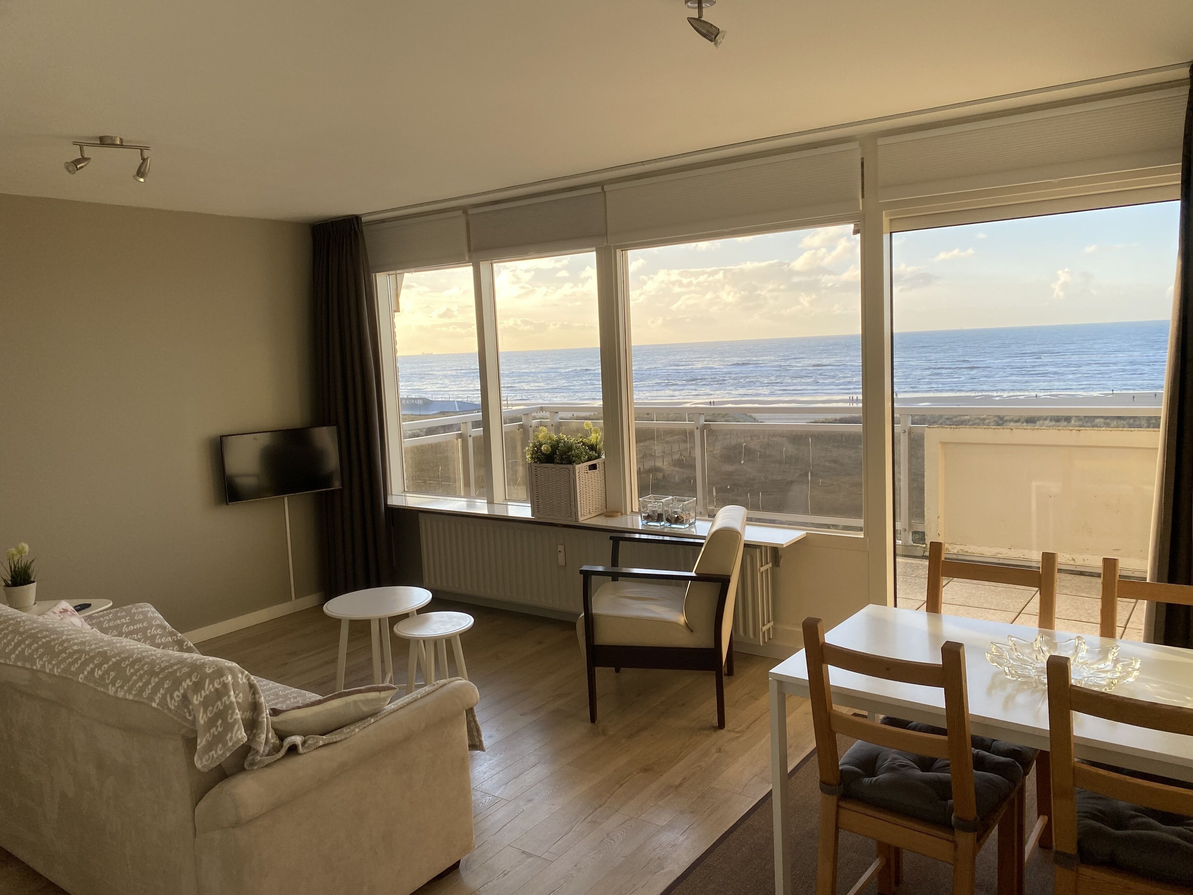 Cosy apartment on the boulevard with a fantastic view of the sea
