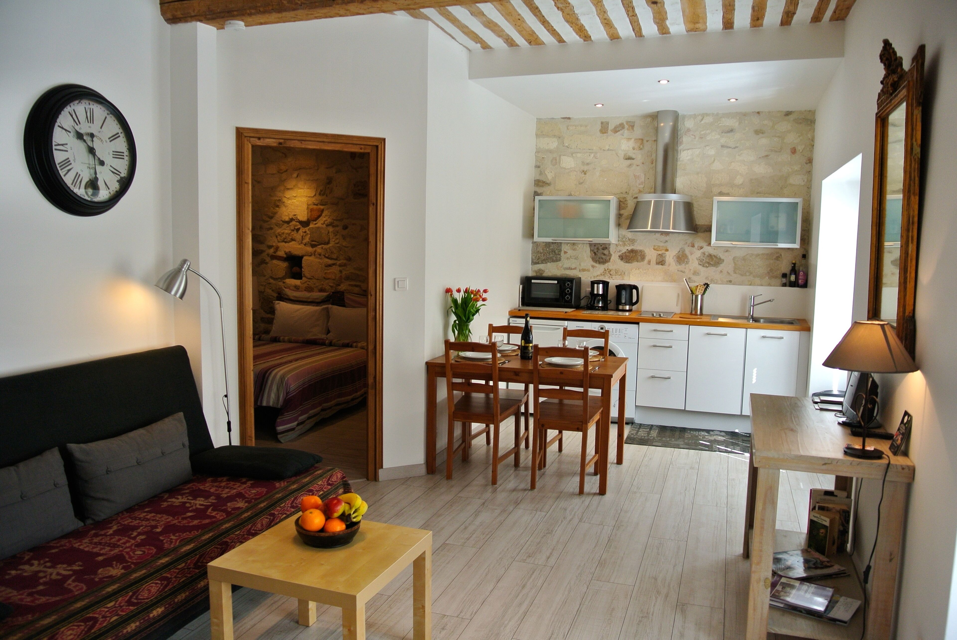 Charming apartment inside the old walls of Avignon