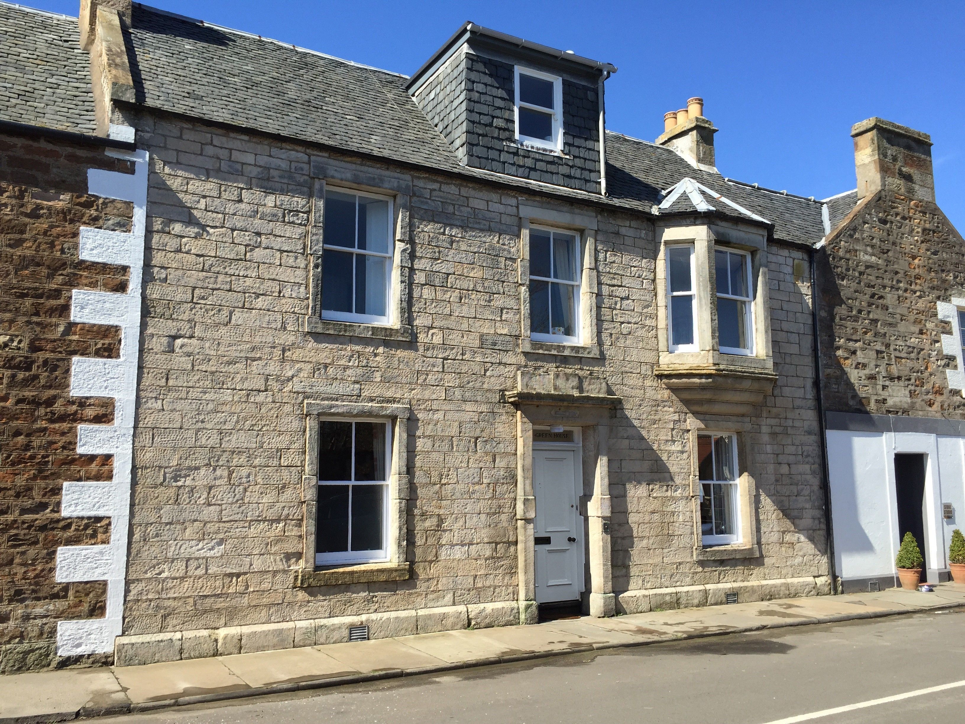 Handsome stone house in the centre of Elie