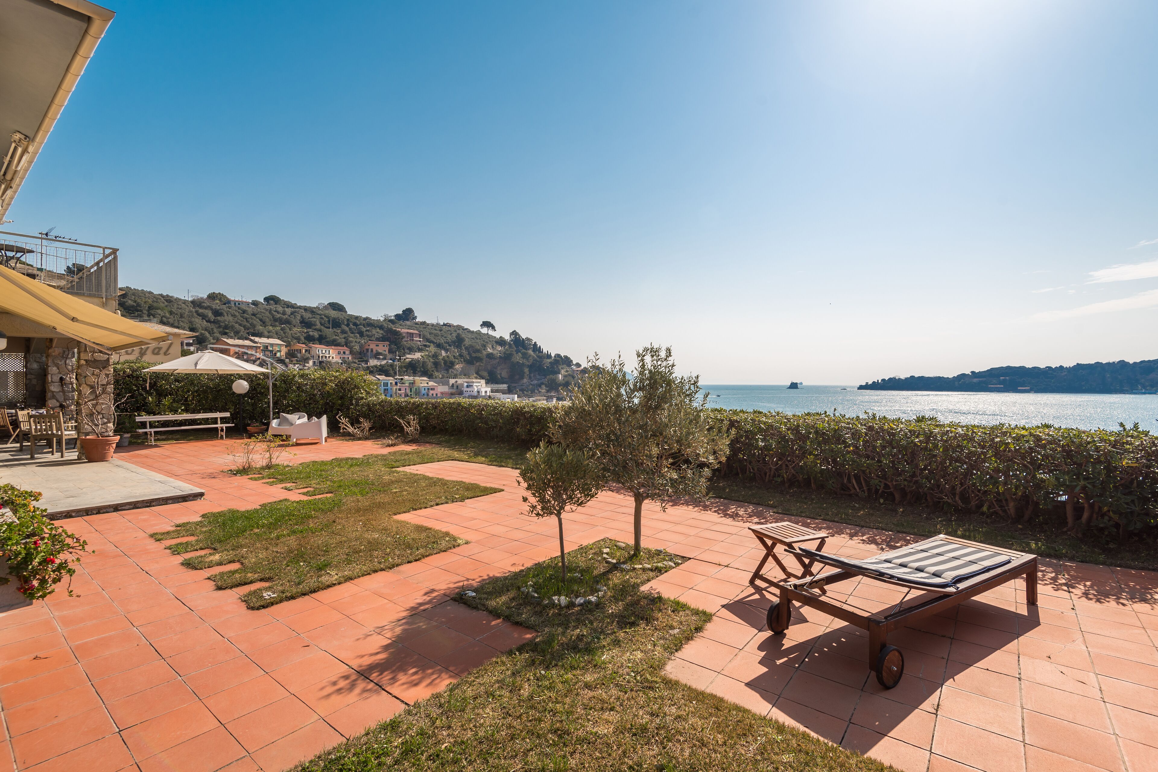 The terrace between sky and sea