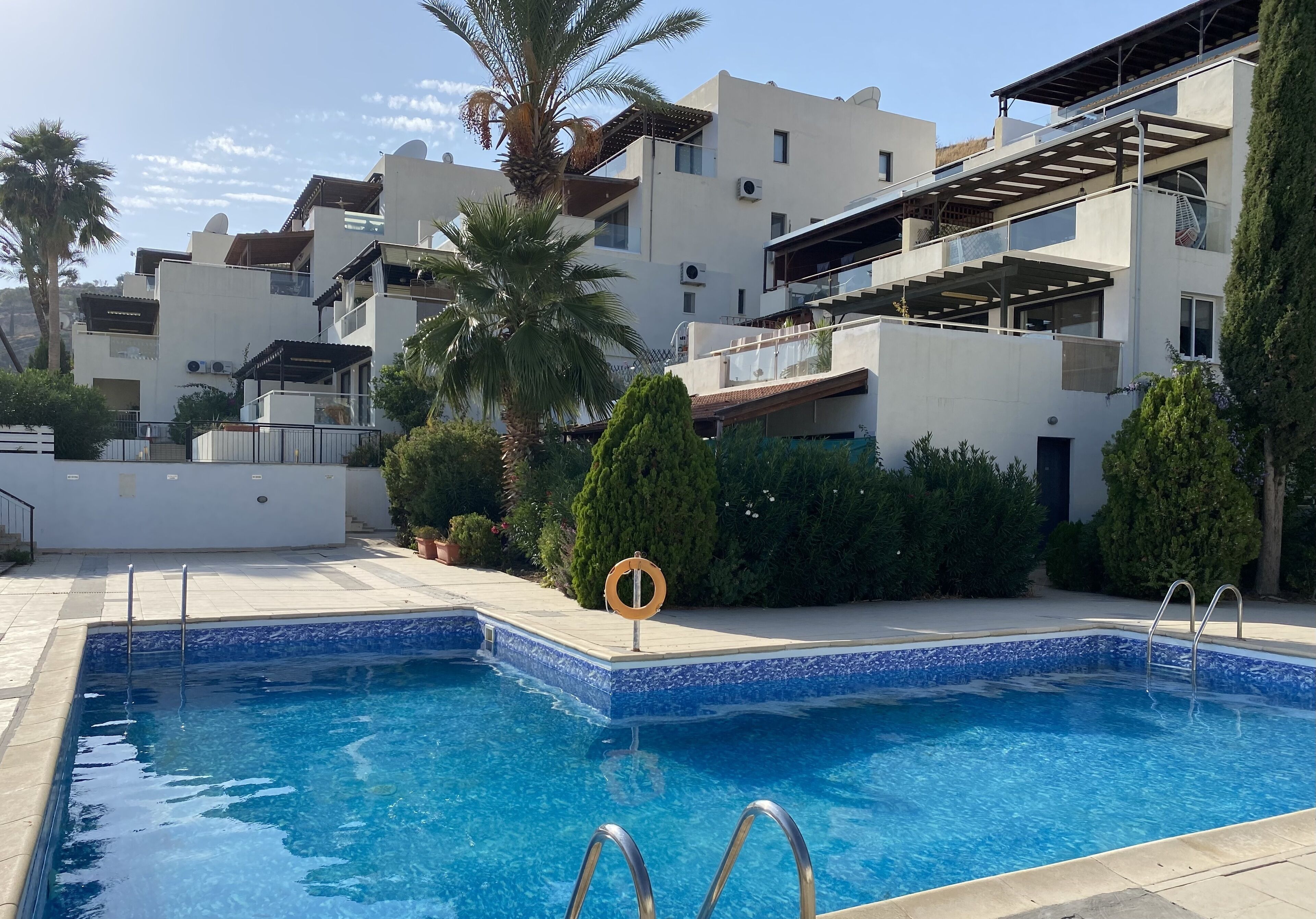 Stunning, spacious 2 bedroom apartment sea & Oroklini village views