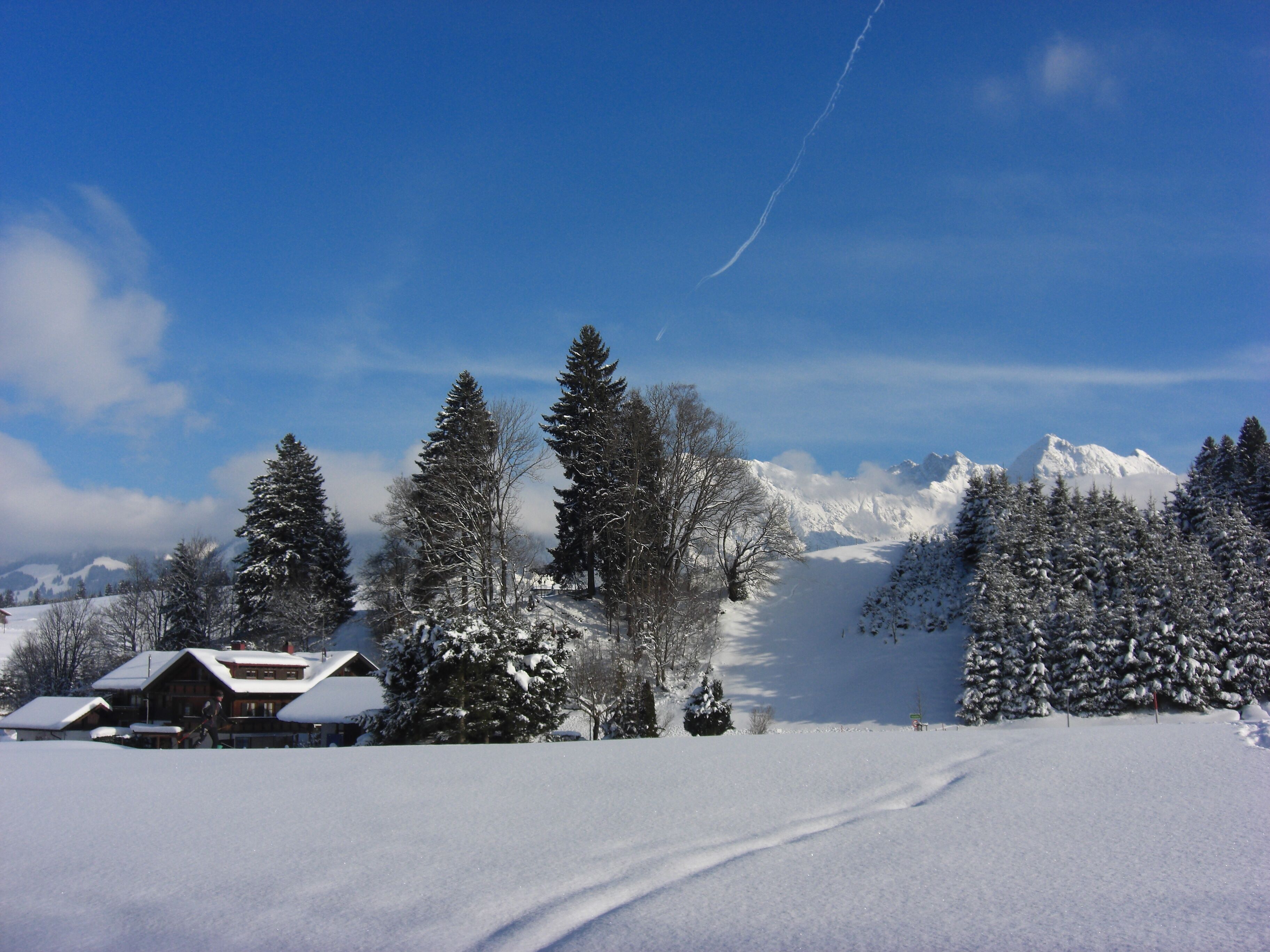 Apartment in the mountains with a west-facing balcony! WiFi free!
