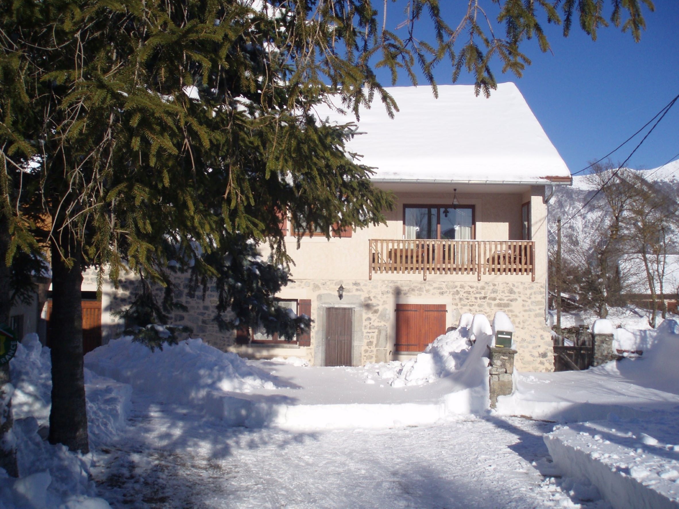 Luxury apartment at the foot of the mountain, skiing, hiking, mountain biking, swimming
