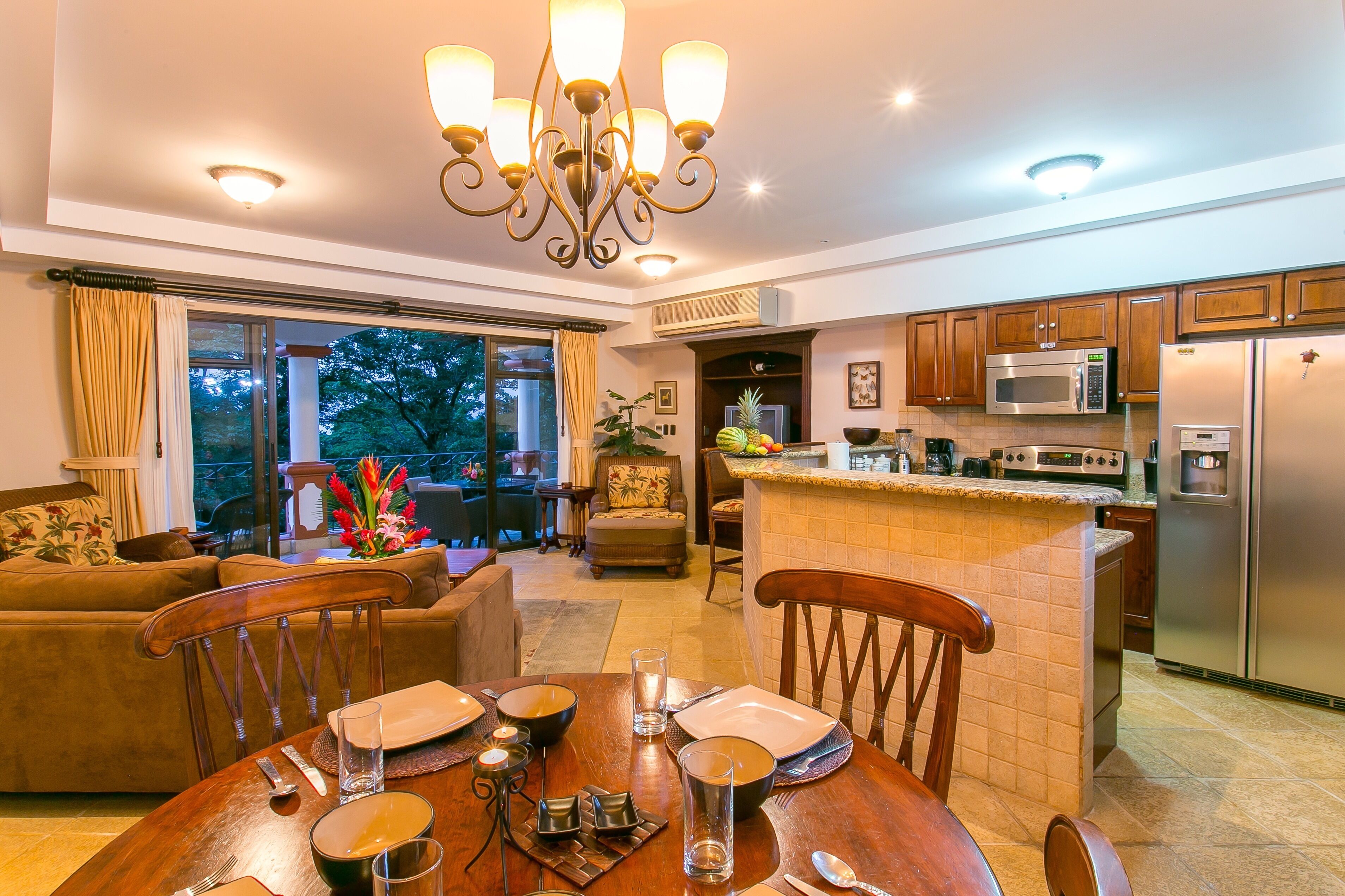 2 Bedroom Luxury Condo w/ Magnificent Ocean & Jungle Views, Walk-to-beach!