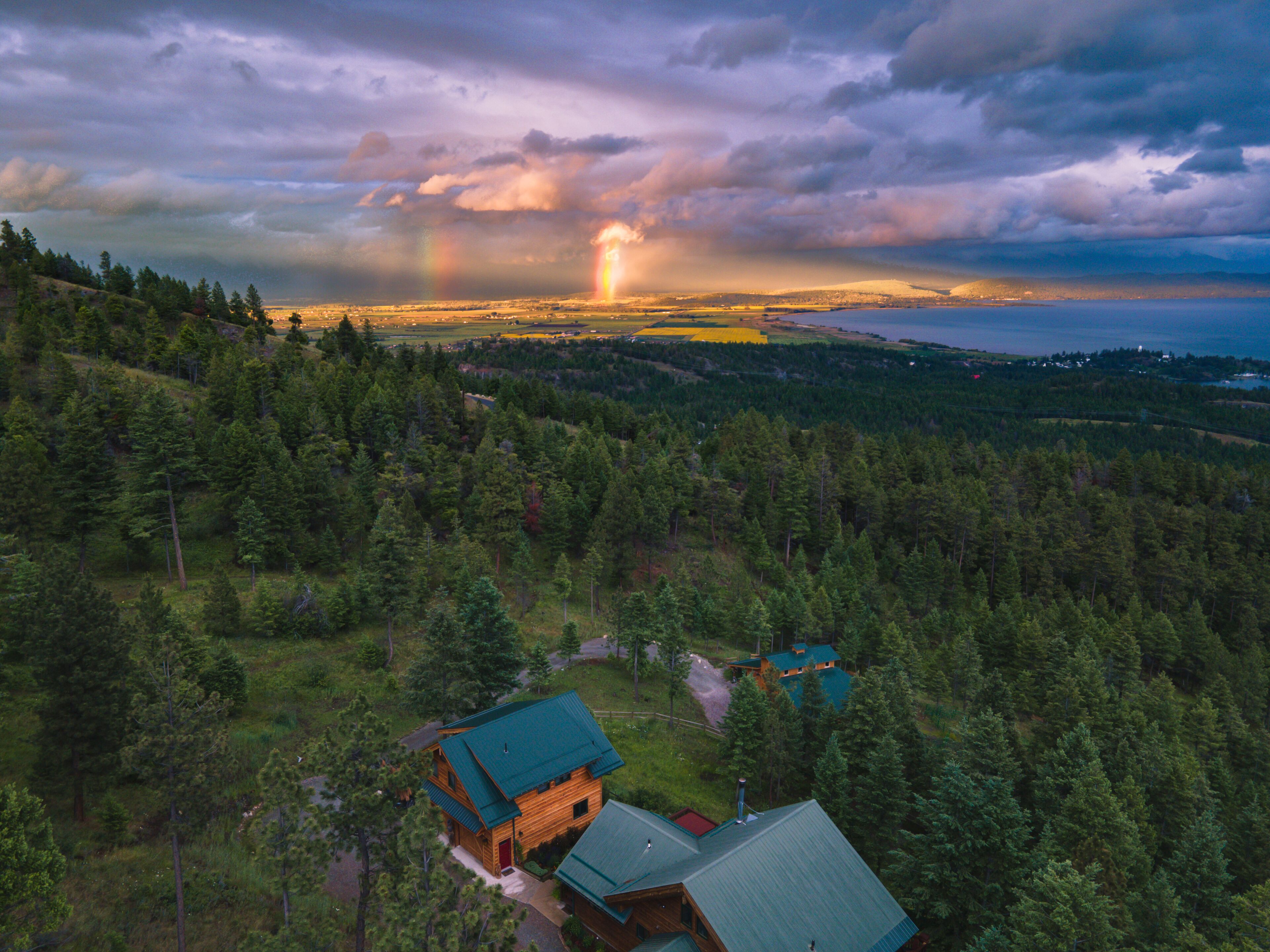 Secluded Get Away with Magnificent Views Near Glacier Park, Lake & Ski Area