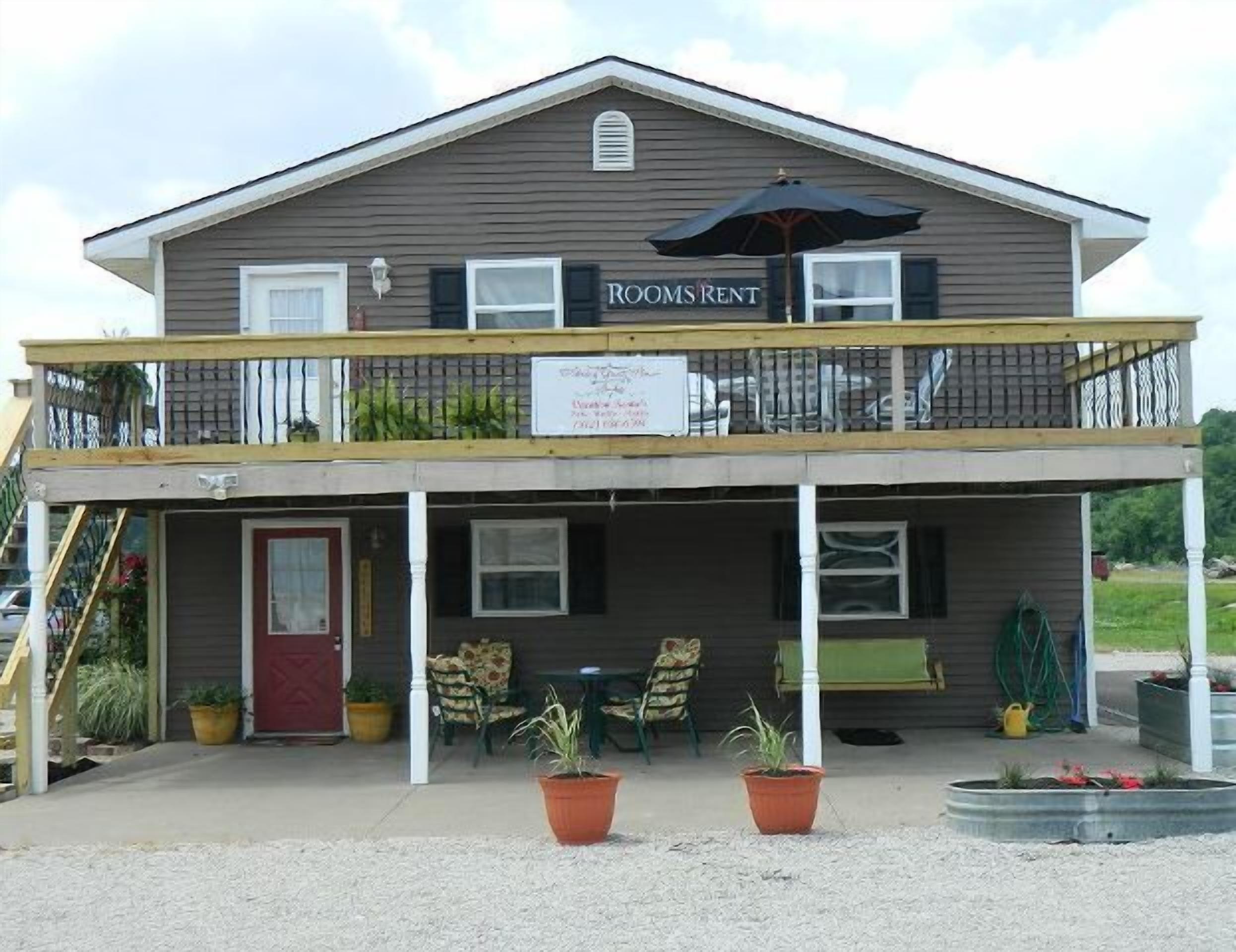 5 minutes from  Holiday World/Splashin' Safar - sleeps 16 Holiday Guest House
