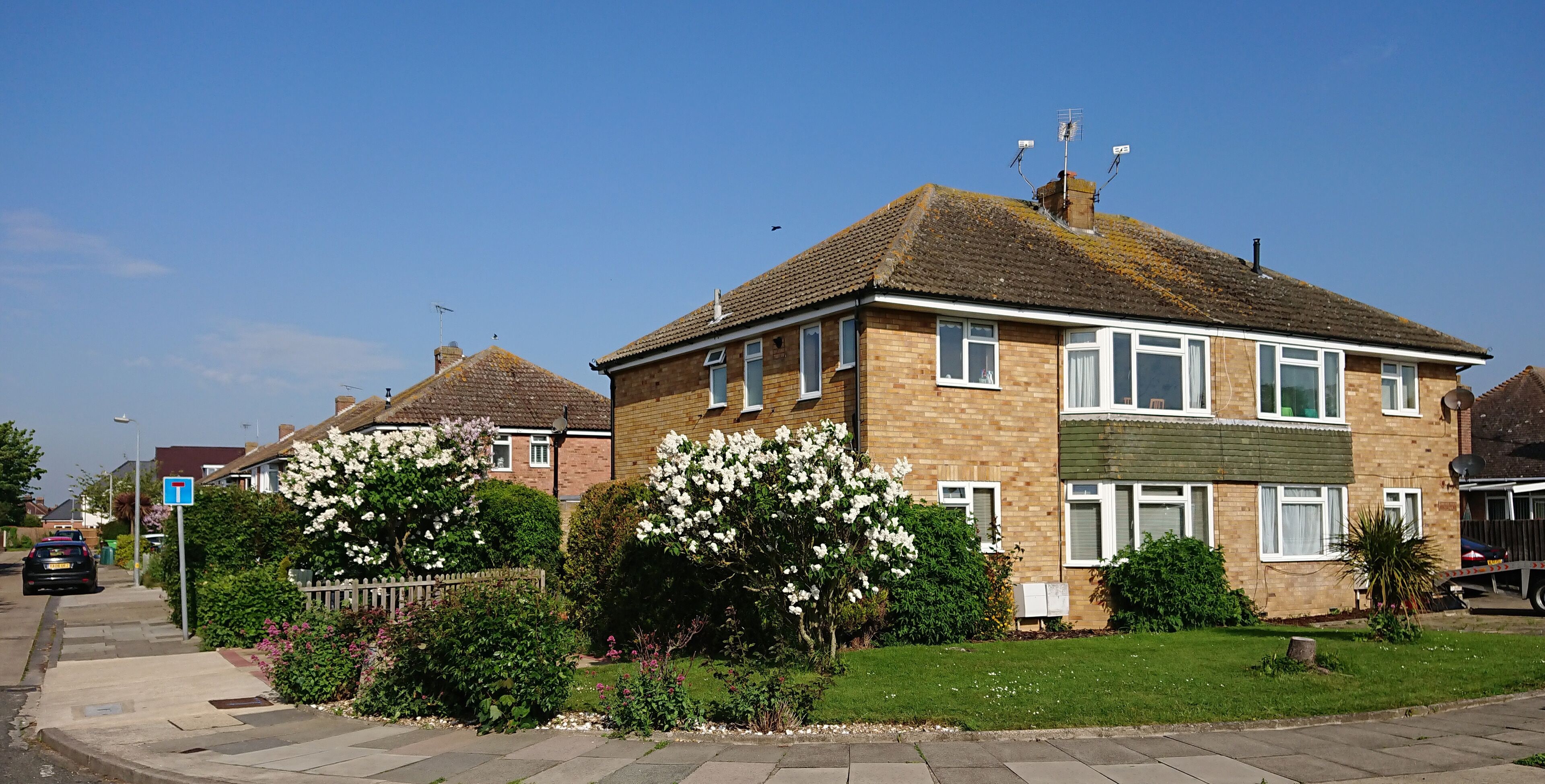 Just off the seafront quiet and peaceful 2 bedroom ground floor retreat