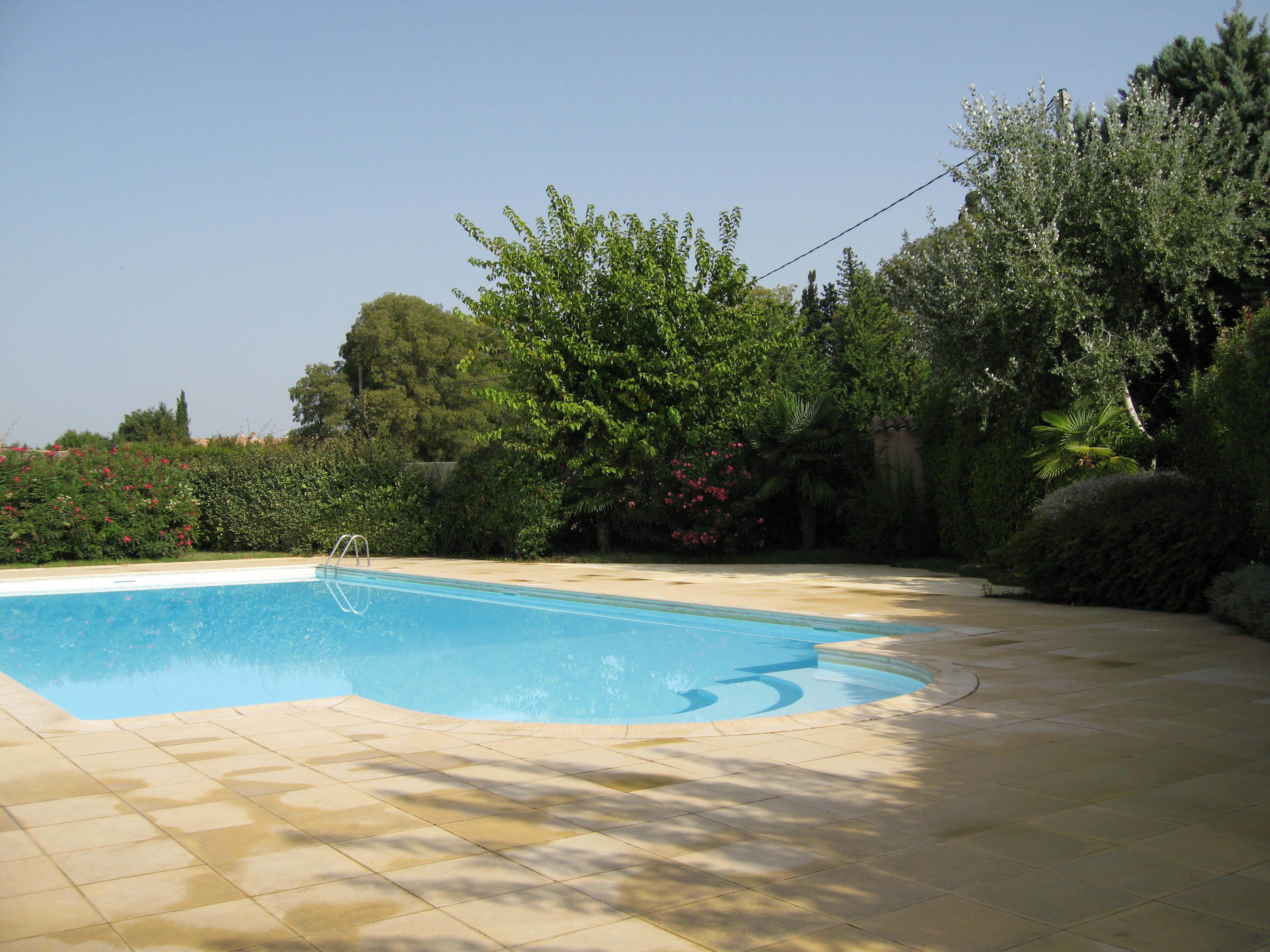 Rental with swimming pool, near Baux de Provence, in the Alpilles natural park