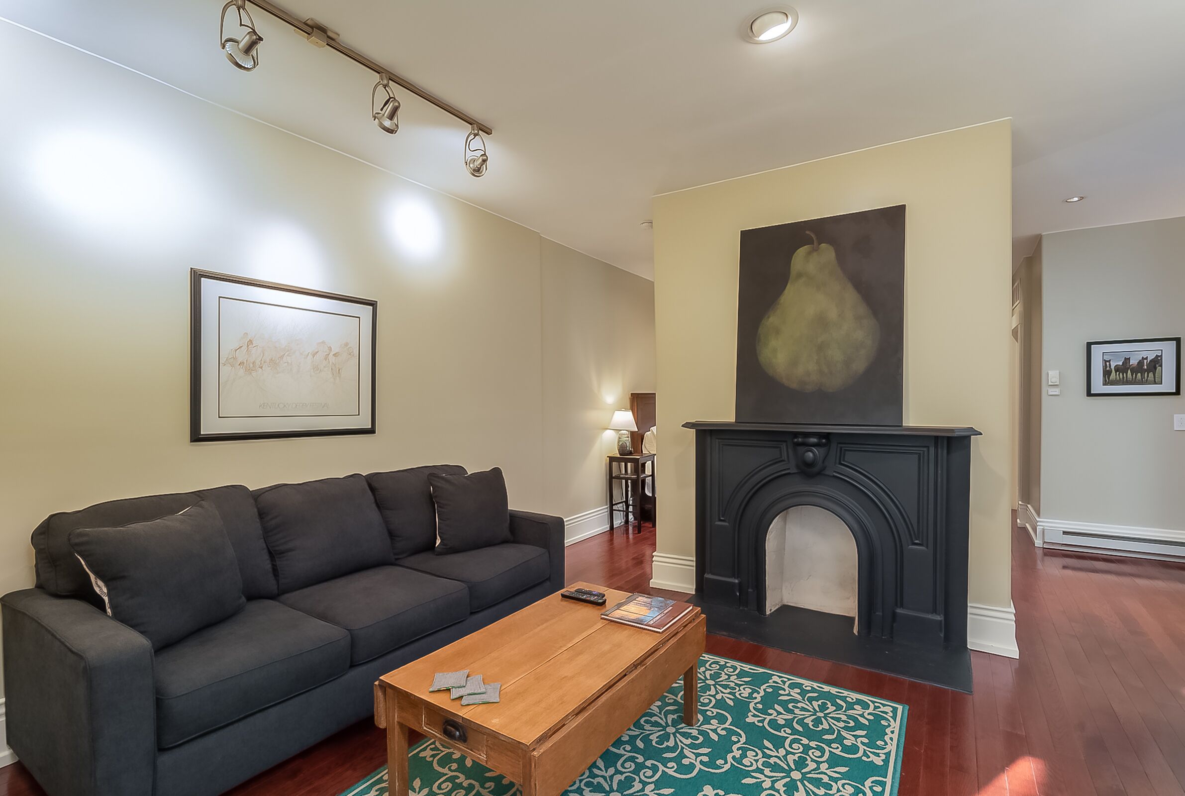 Inviting Downtown Guest Suite