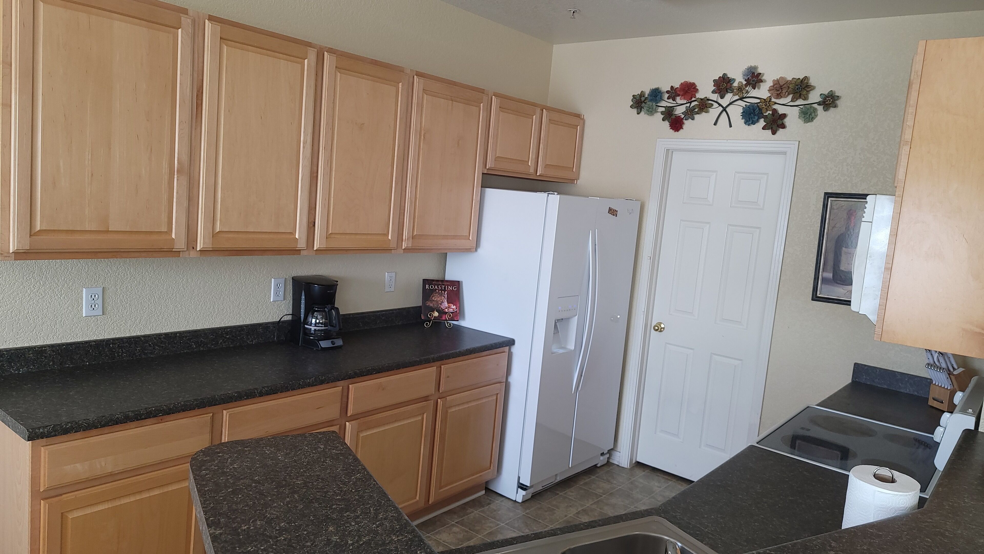  Parker Condo in Stonegate. Just bring your suitcase! Easy Highway Access