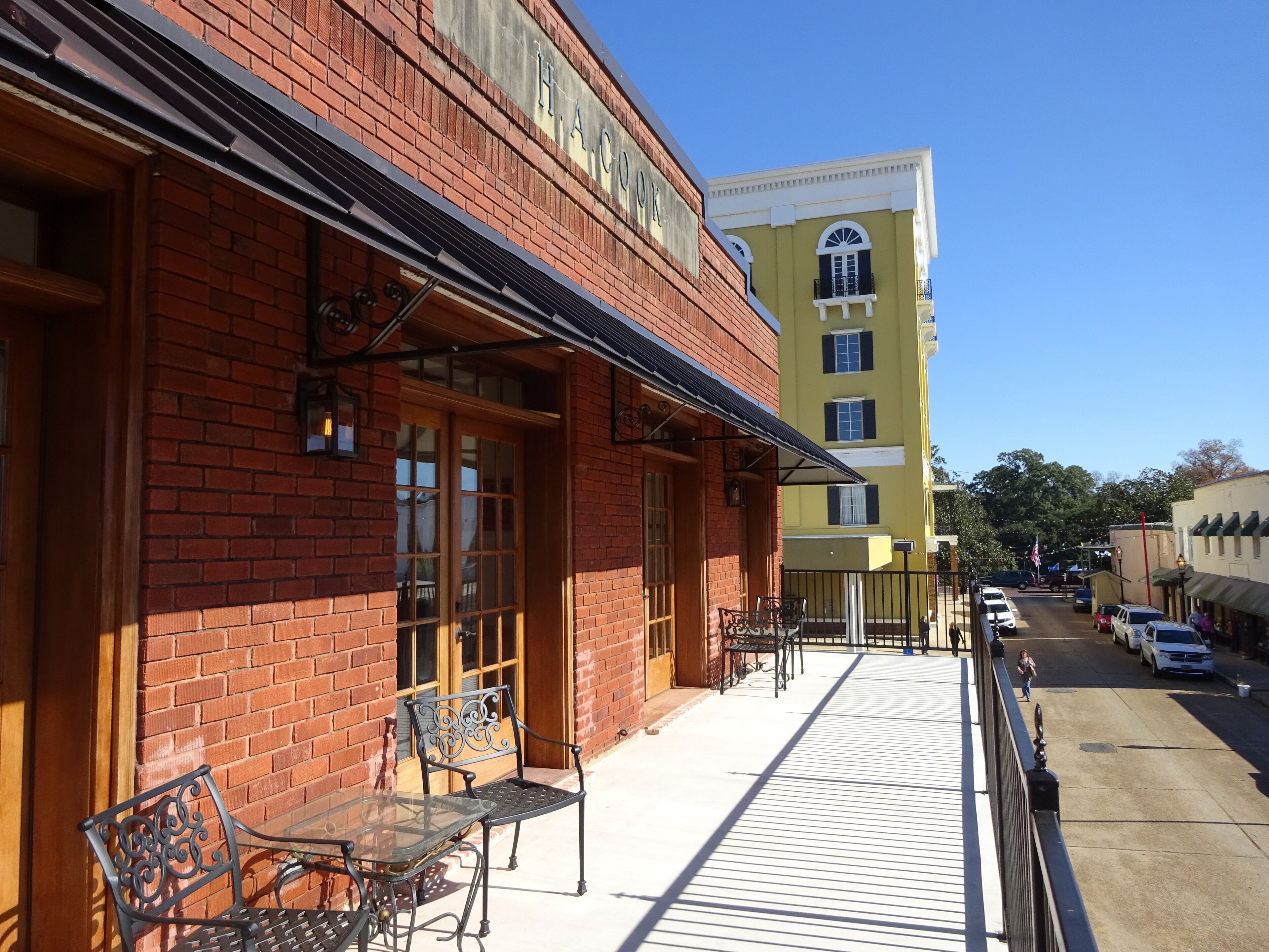 Downtown Natchitoches House With Private Balconies!